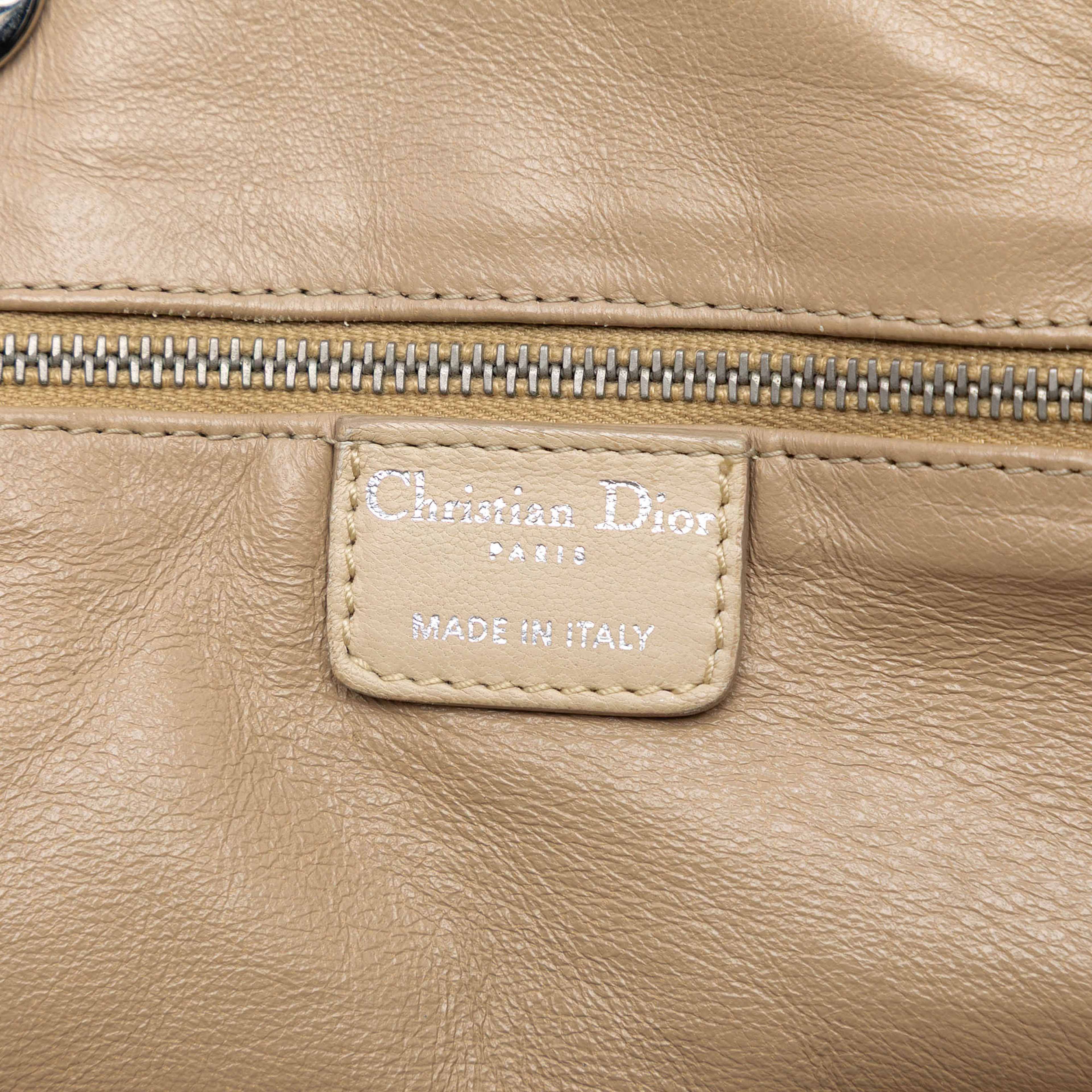 Dior Woven Lambskin Lady Dior Avenue Tote, från Luxclusif, i färgen light beige. Klicka för att öppna bilden i stort format