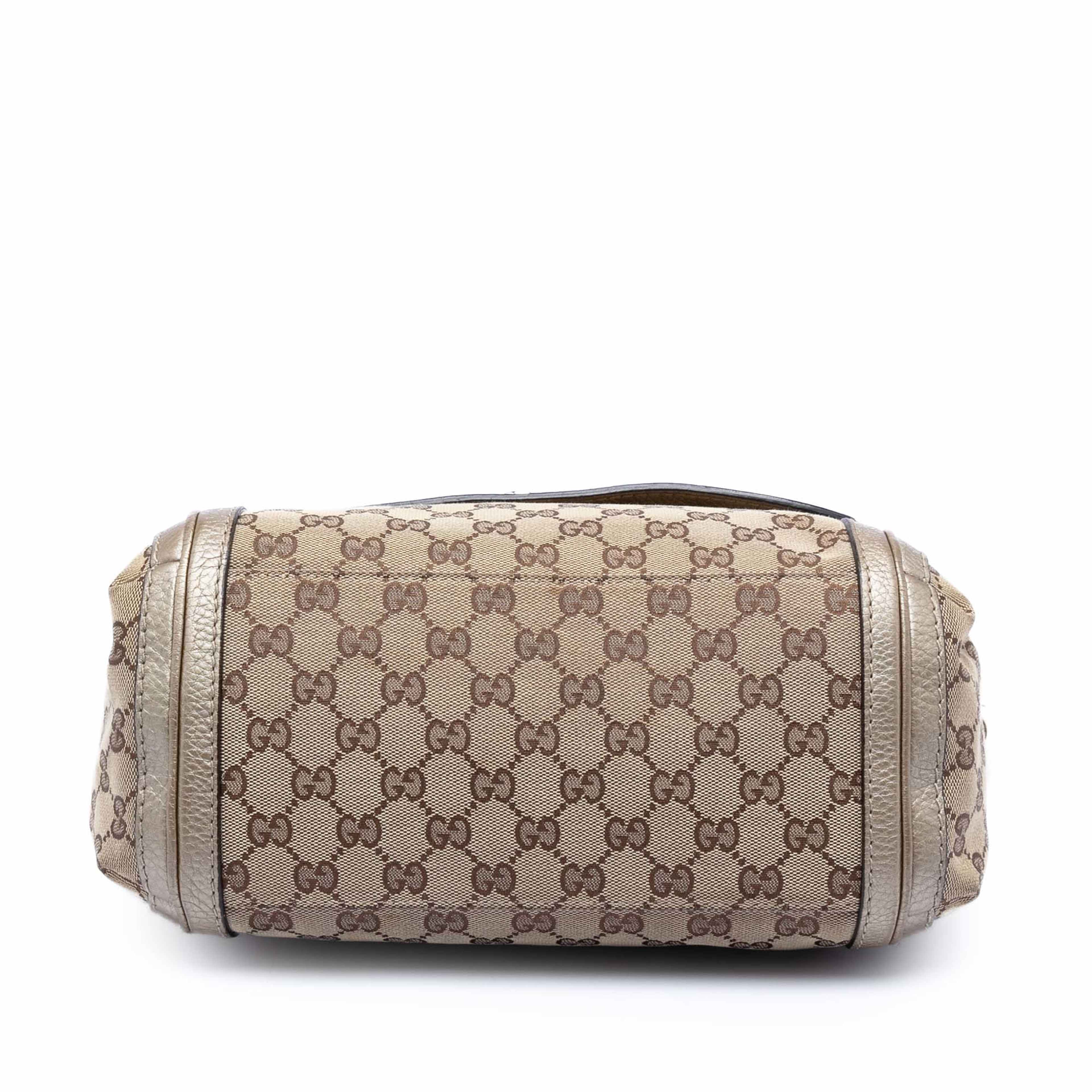 Gucci Gg Canvas Bella Flap Satchel, från Luxclusif, i färgen beige. Klicka för att öppna bilden i stort format