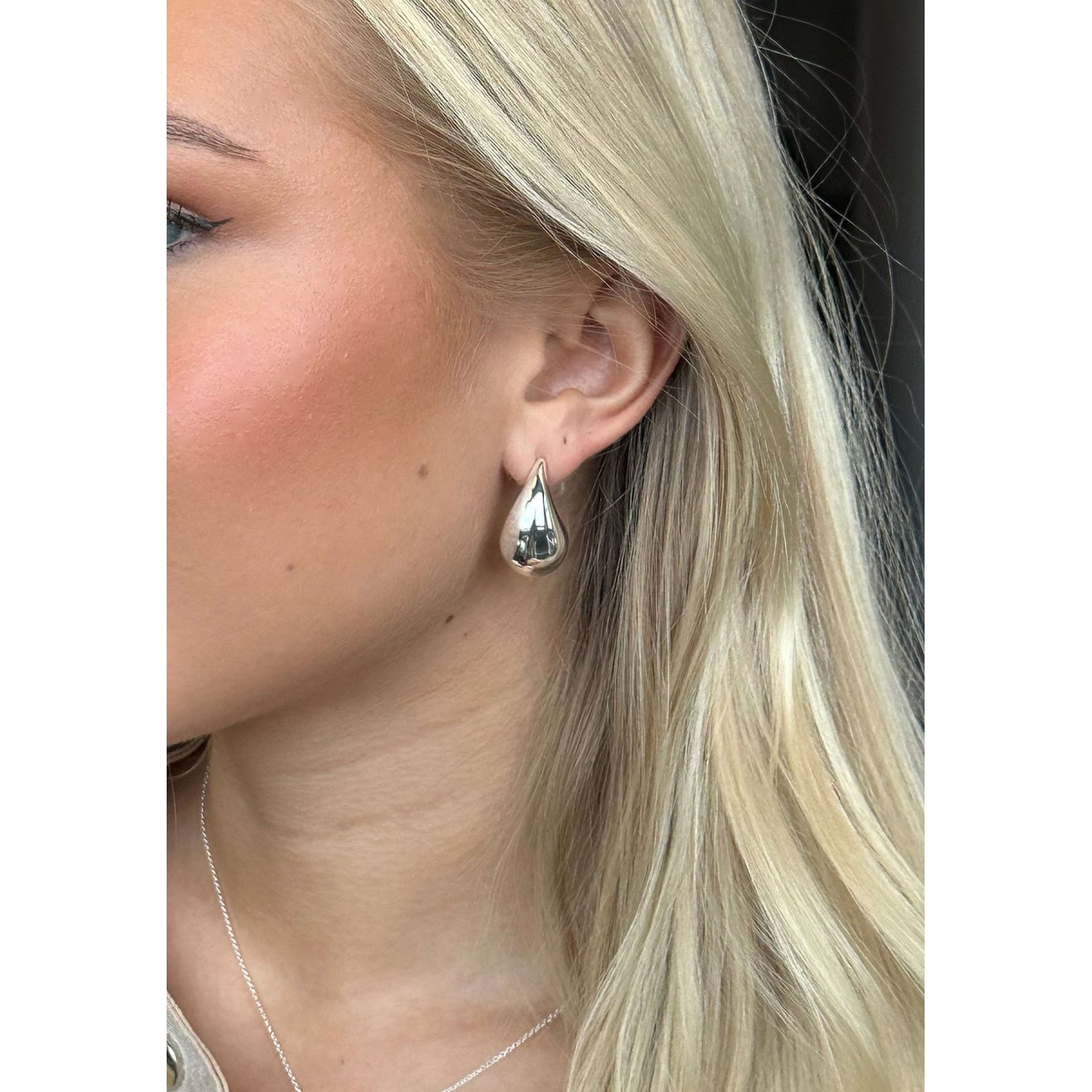 Yenni Small Ear