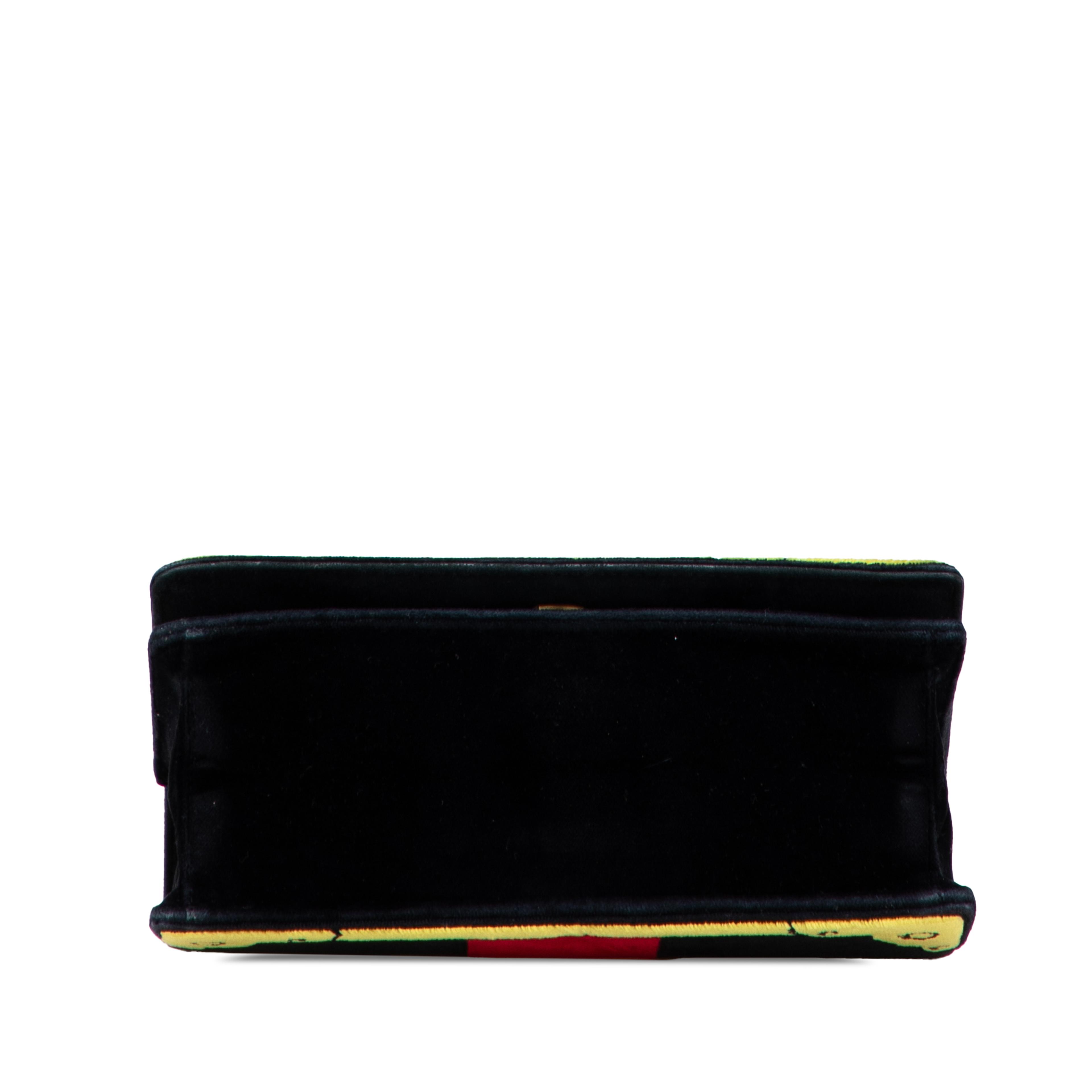 Prada Velluto Ricamo Trompe L Oeil Cahier Crossbody, från Luxclusif, i färgen black. Klicka för att öppna bilden i stort format