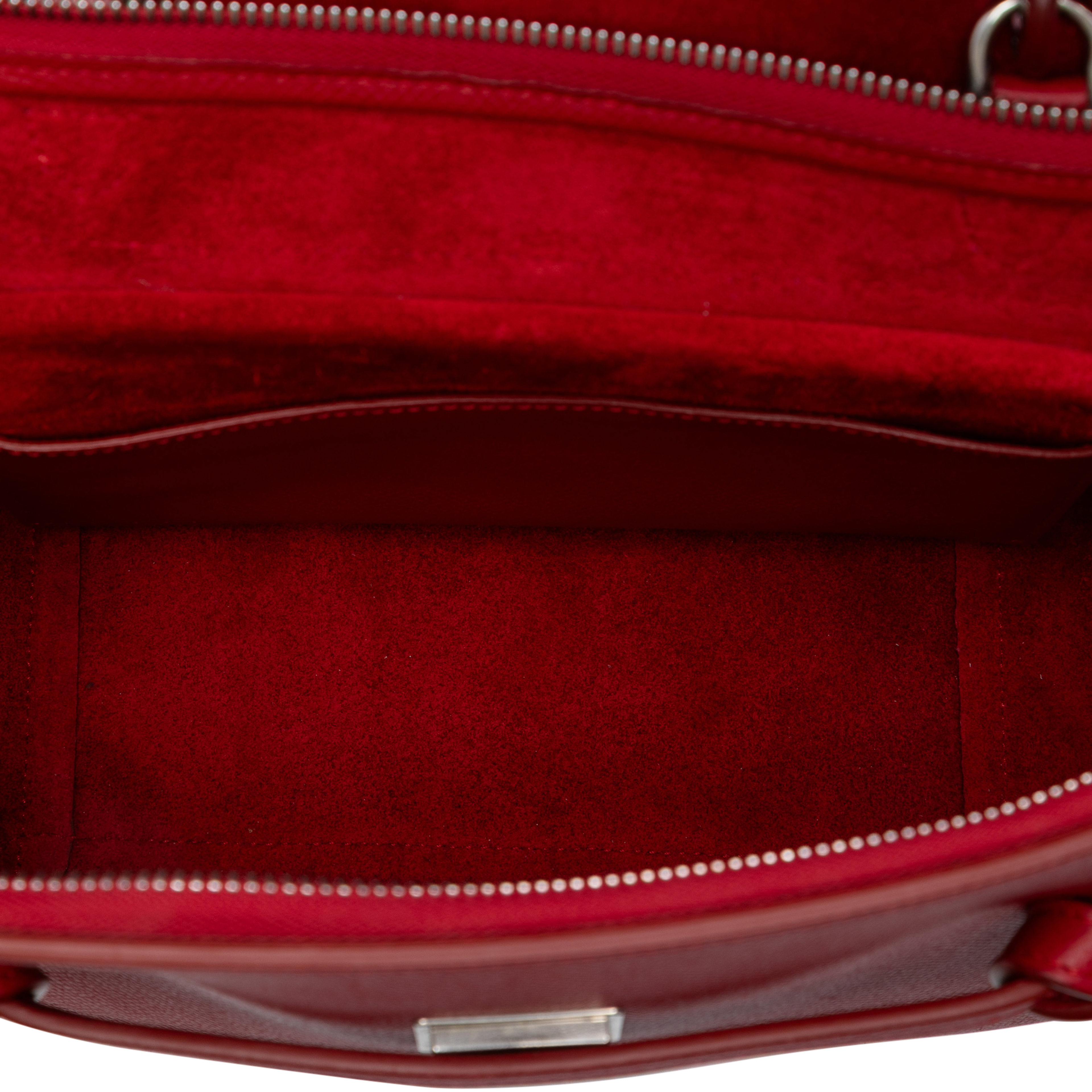 Celine Micro Grained Calfskin Belt Bag, från Luxclusif, i färgen red. Klicka för att öppna bilden i stort format