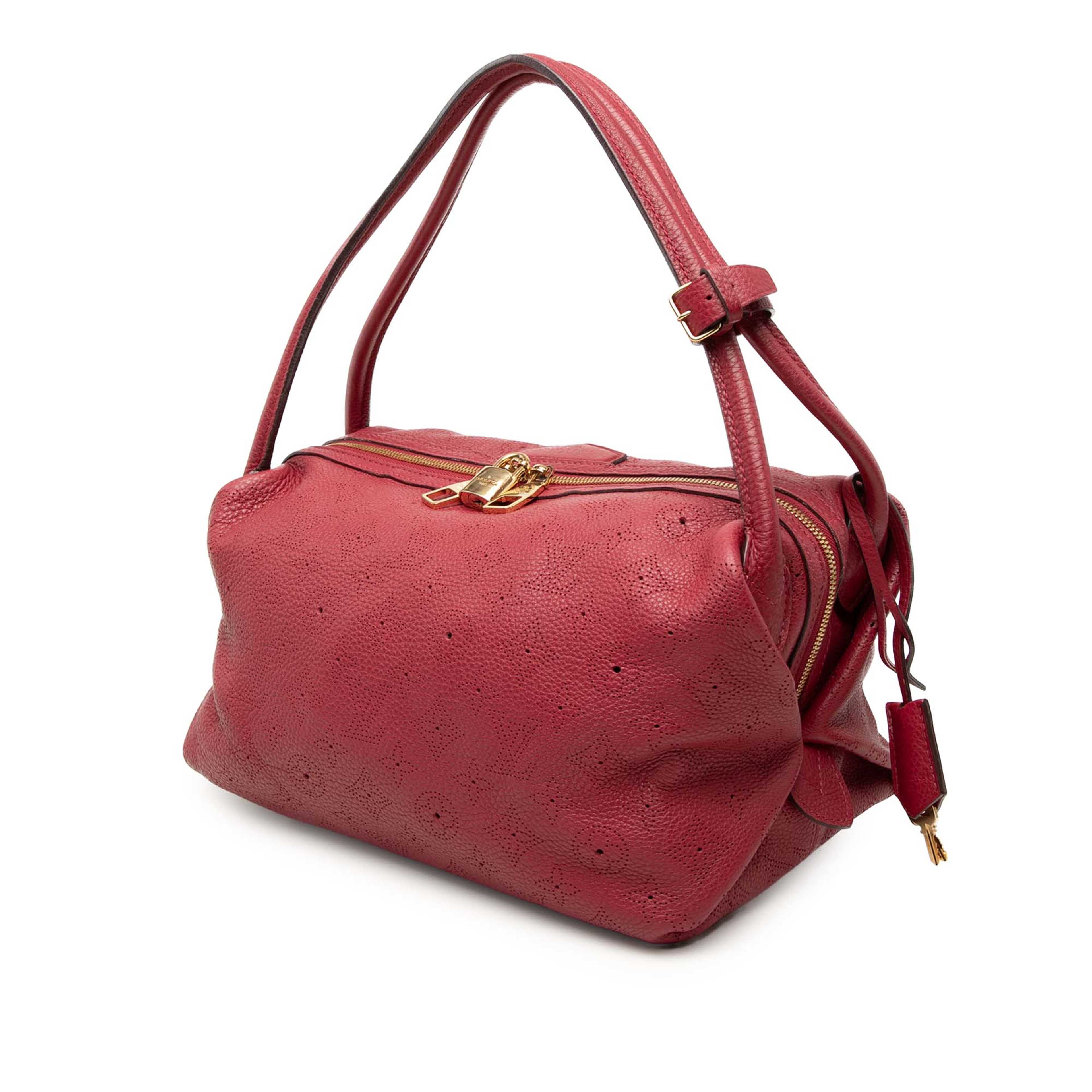Louis Vuitton Monogram Mahina Galatea Pm, från Luxclusif, i färgen röd. Klicka för att öppna bilden i stort format