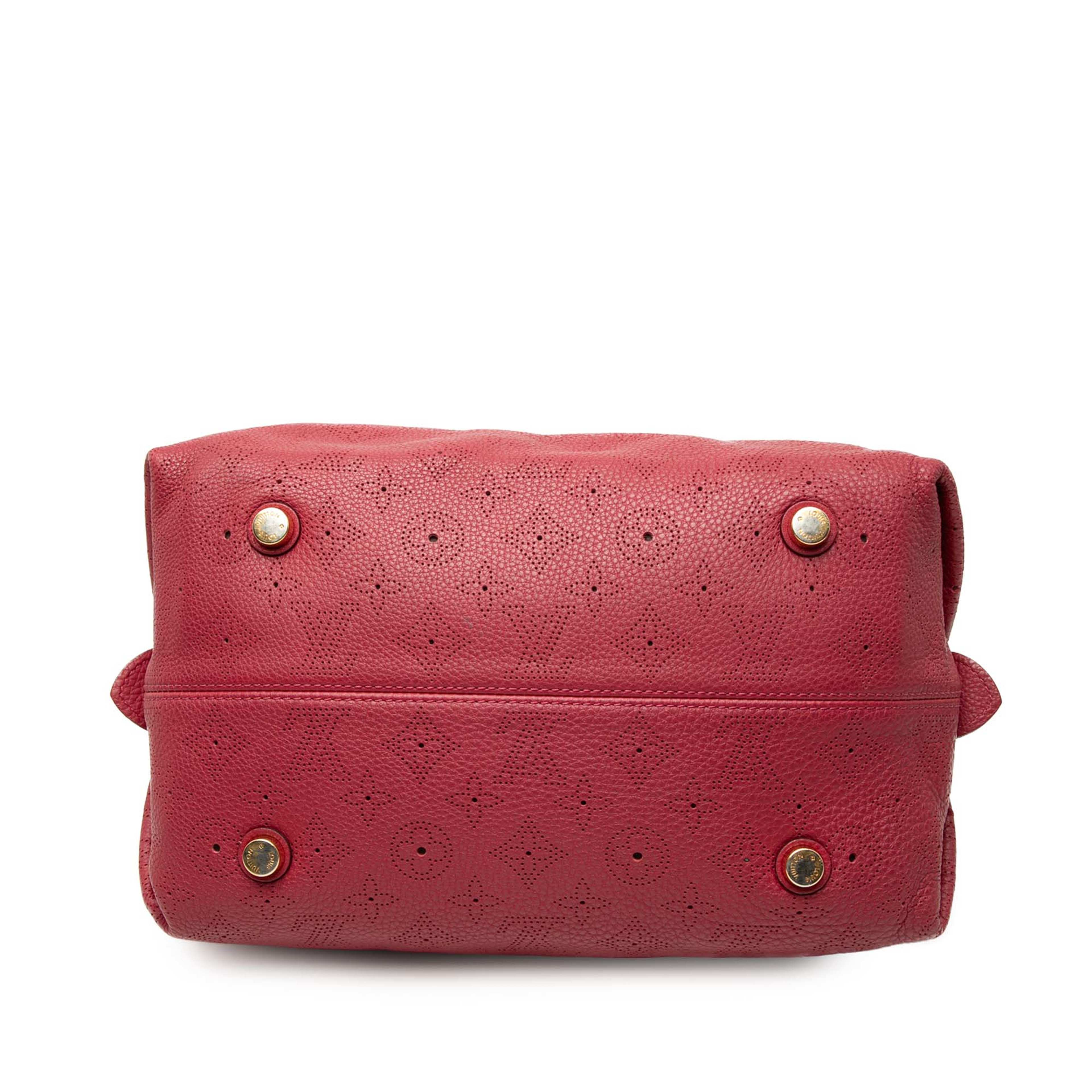 Louis Vuitton Monogram Mahina Galatea Pm, från Luxclusif, i färgen röd. Klicka för att öppna bilden i stort format