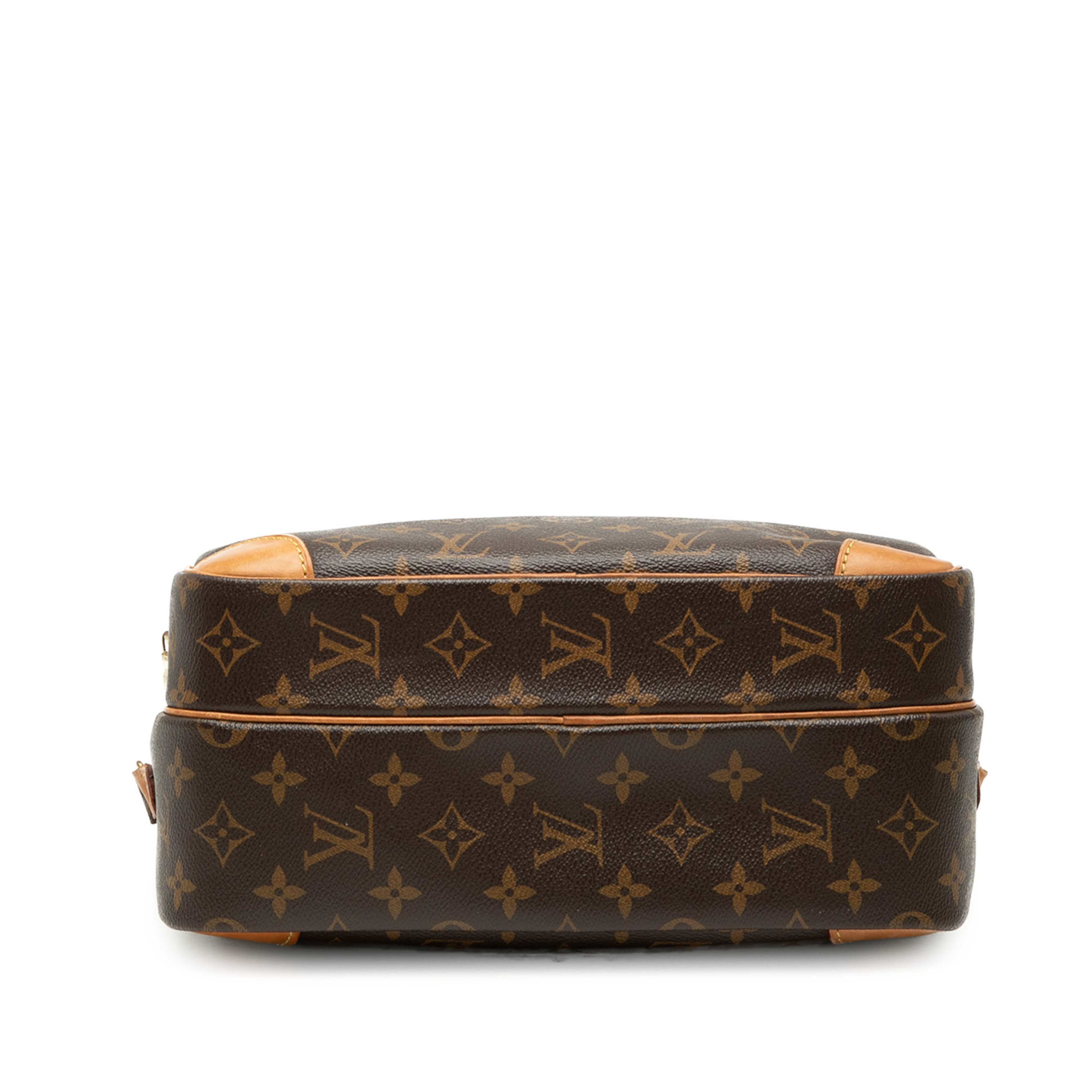 Louis Vuitton Monogram Nil Crossbody, från Luxclusif, i färgen brun. Klicka för att öppna bilden i stort format