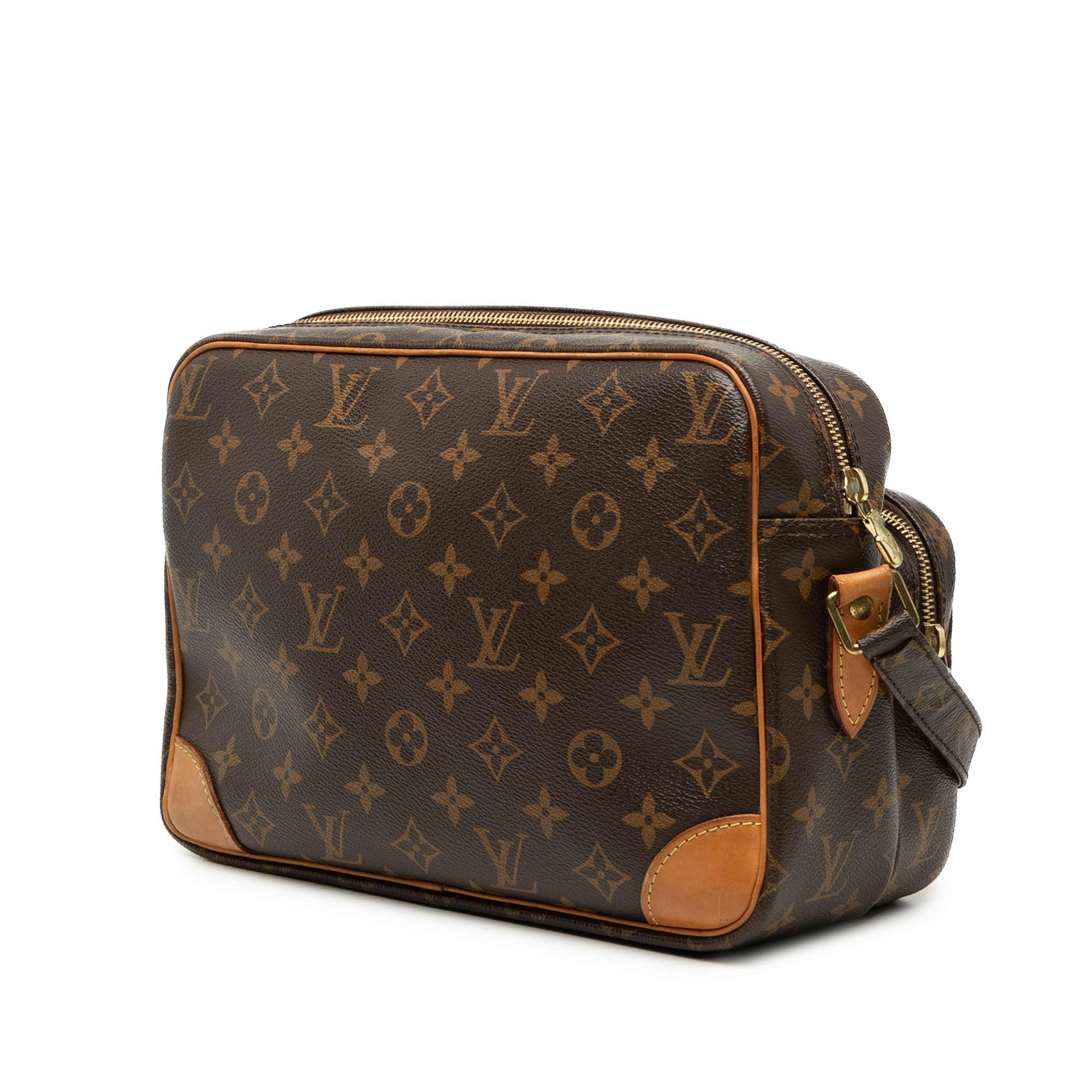 Louis Vuitton Monogram Nil Crossbody, från Luxclusif, i färgen brun. Klicka för att öppna bilden i stort format