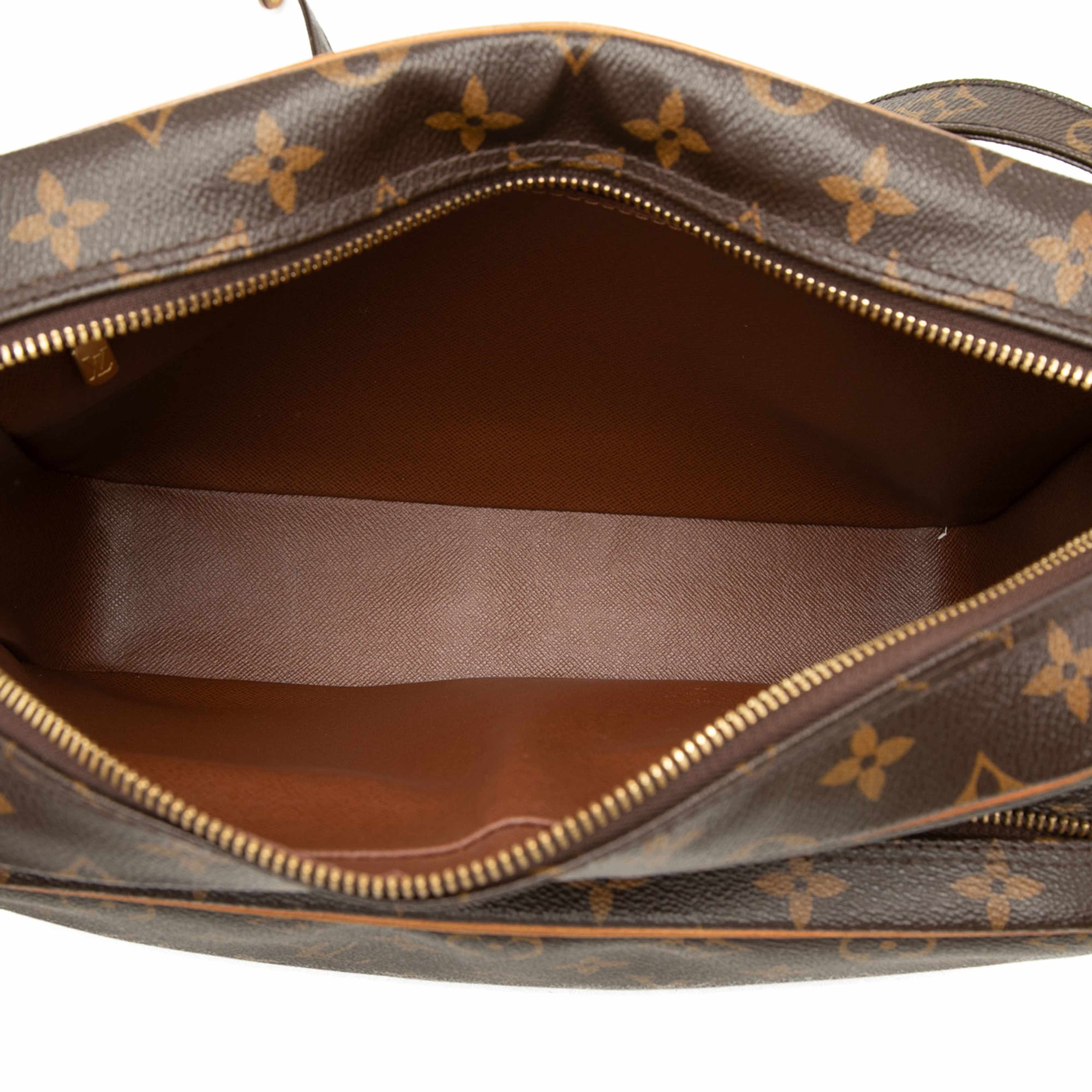 Louis Vuitton Monogram Nil Crossbody, från Luxclusif, i färgen brun. Klicka för att öppna bilden i stort format
