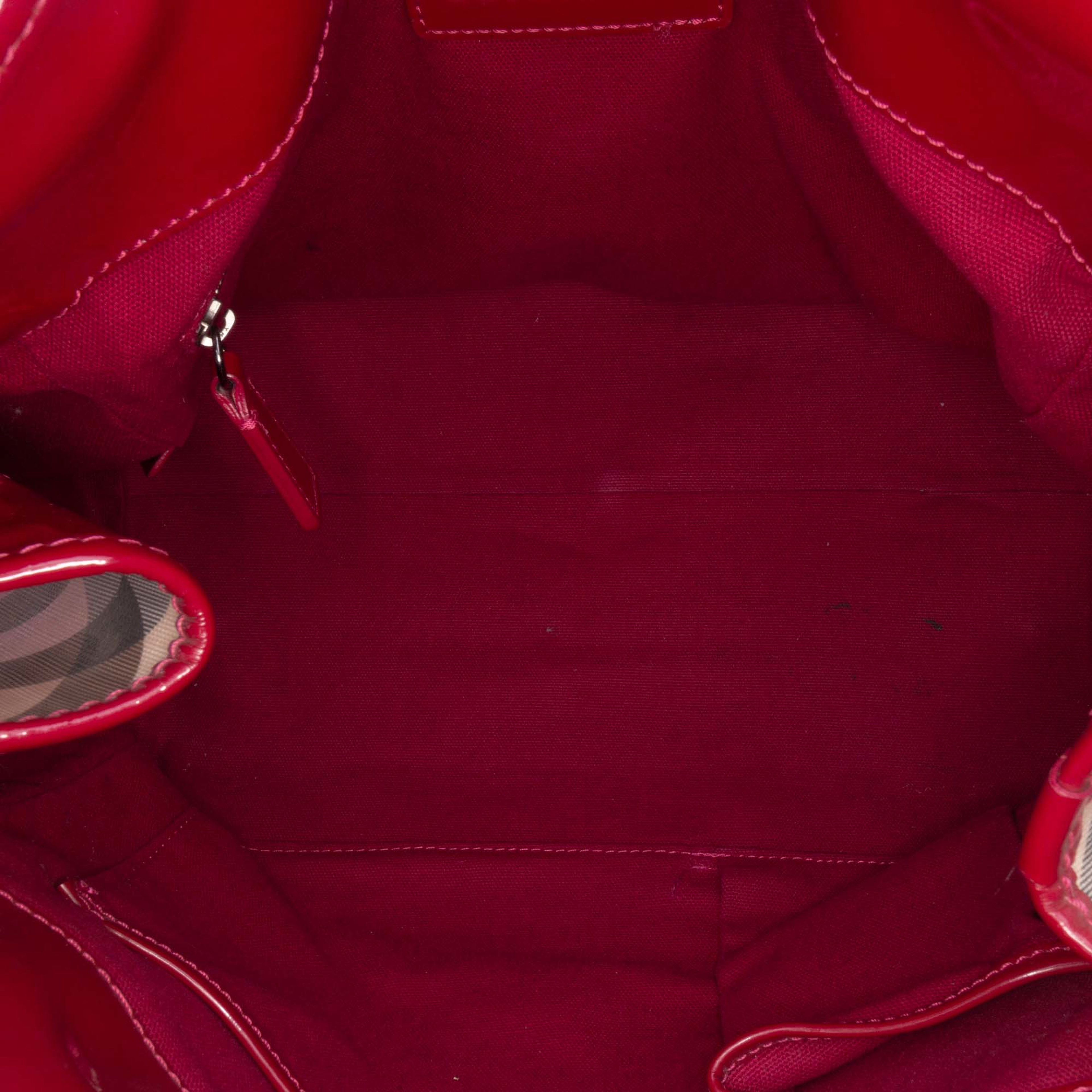 Burberry Supernova Check Coated Canvas Bilmore Tote, från Luxclusif, i färgen strawberry. Klicka för att öppna bilden i stort format