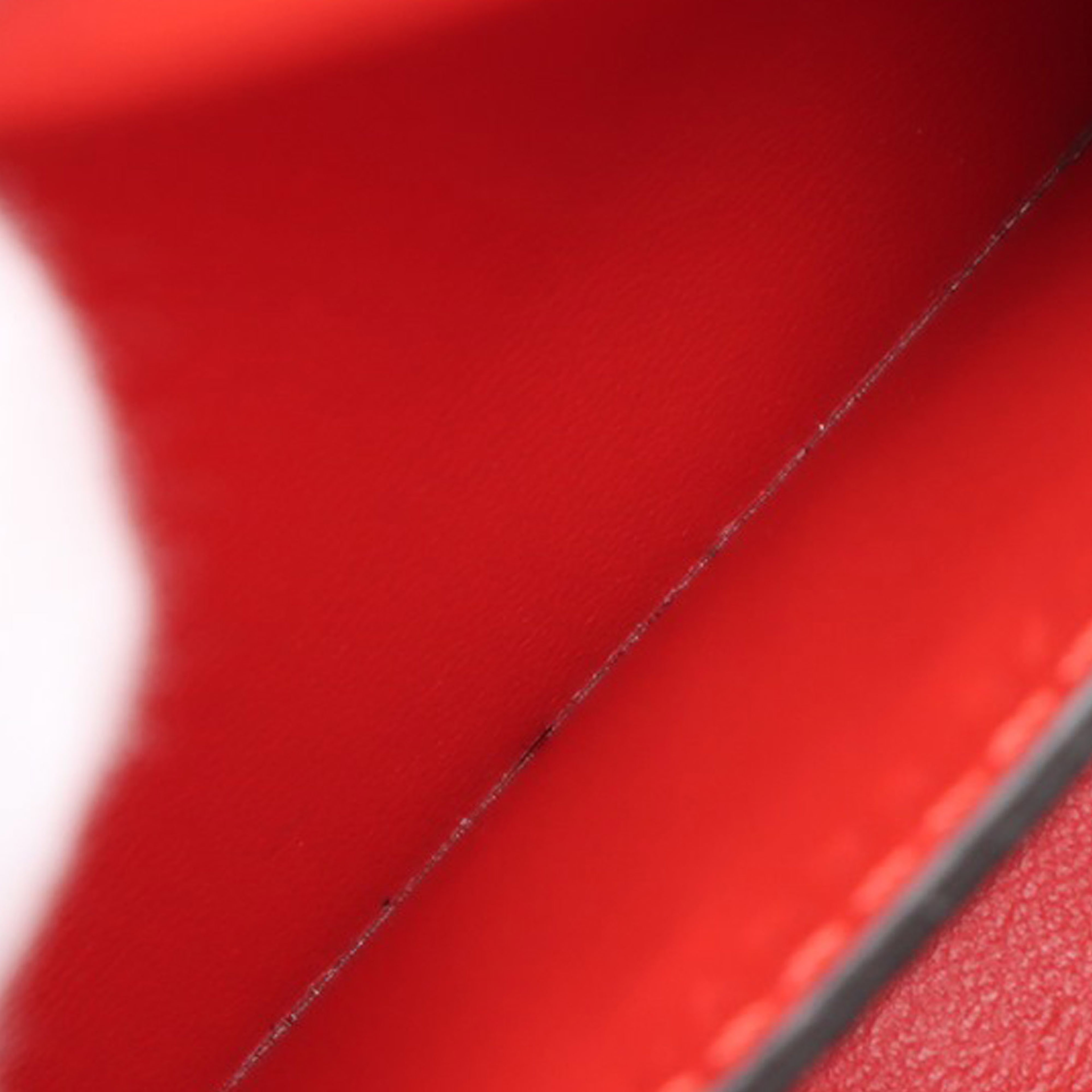 Fendi Mini Leather Selleria Baguette Satchel, från Luxclusif, i färgen red. Klicka för att öppna bilden i stort format