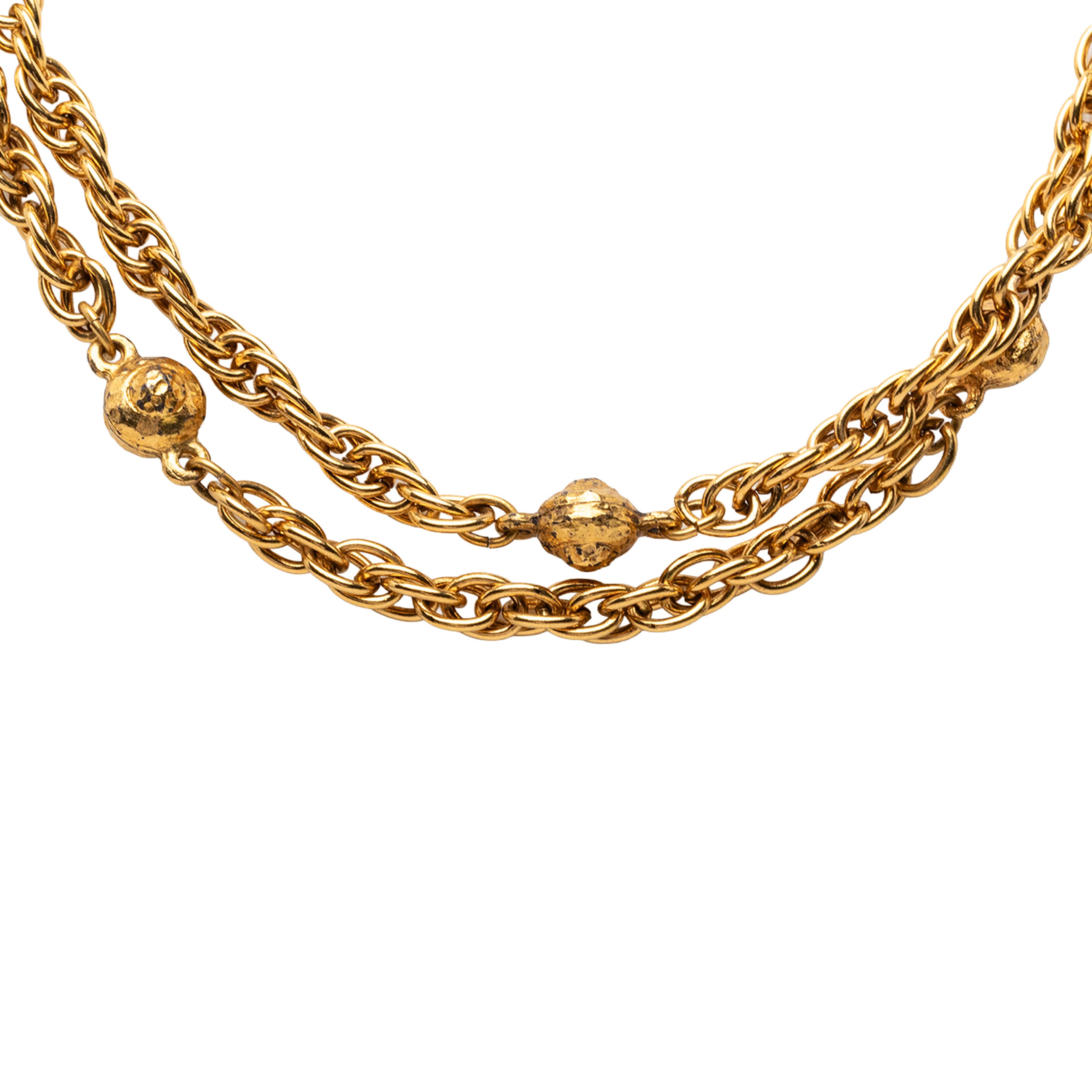Chanel Cc Gold Plated Station Chain Long Necklace, från Luxclusif, i färgen guld. Klicka för att öppna bilden i stort format