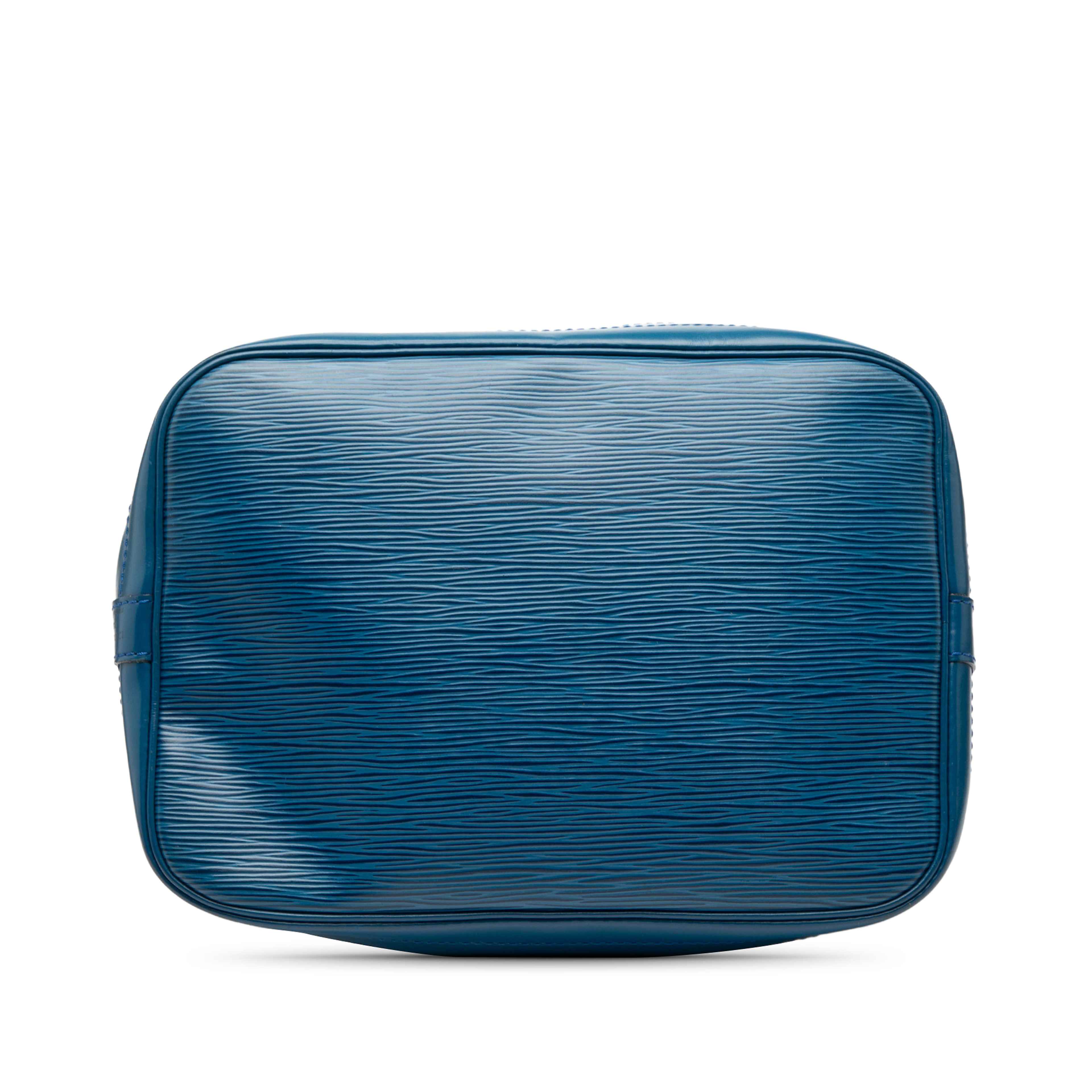 Louis Vuitton Epi Noe Gm, från Luxclusif, i färgen blue. Klicka för att öppna bilden i stort format