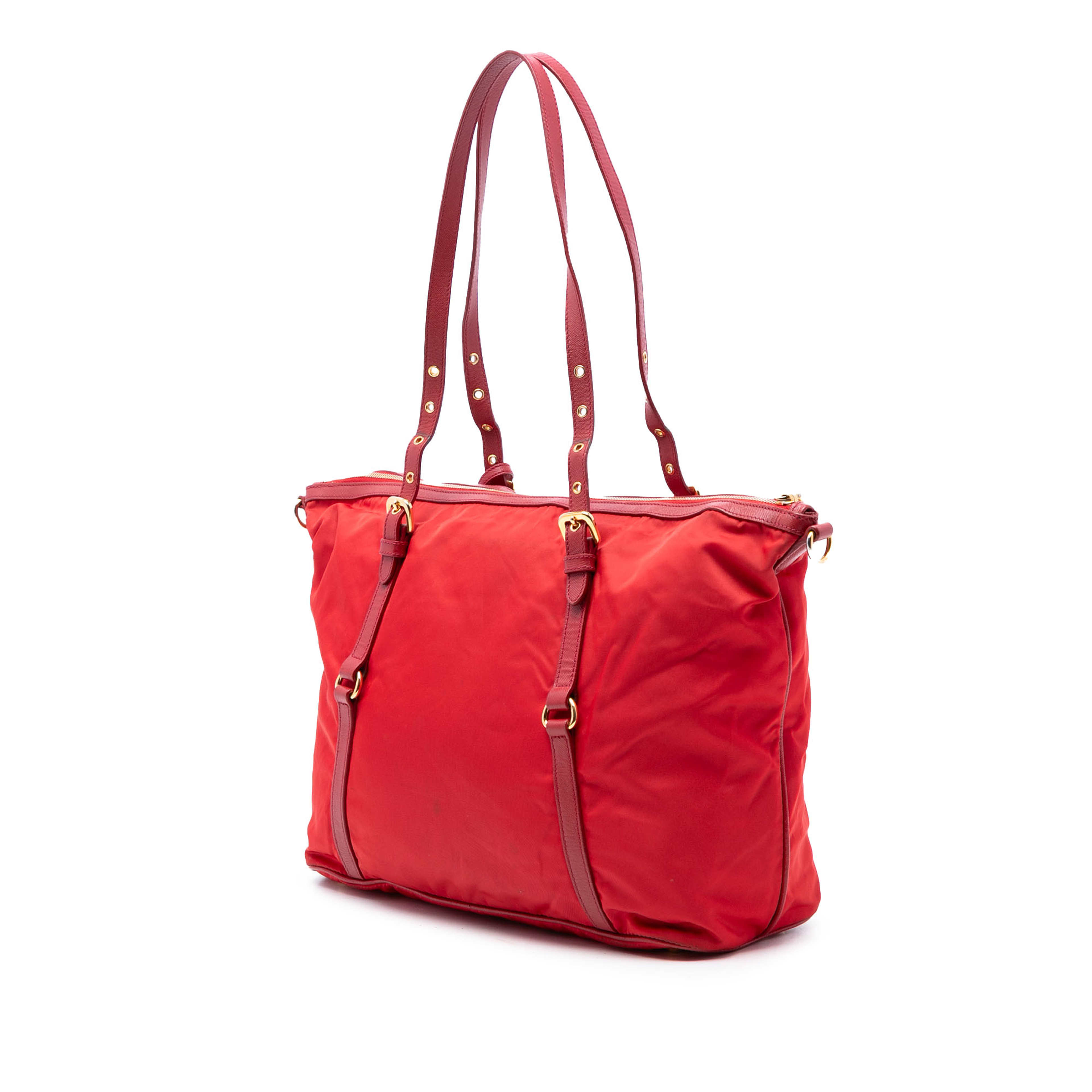 Prada Saffiano Trimmed Tessuto Zip Top Convertible Tote, från Luxclusif, i färgen röd. Klicka för att öppna bilden i stort format