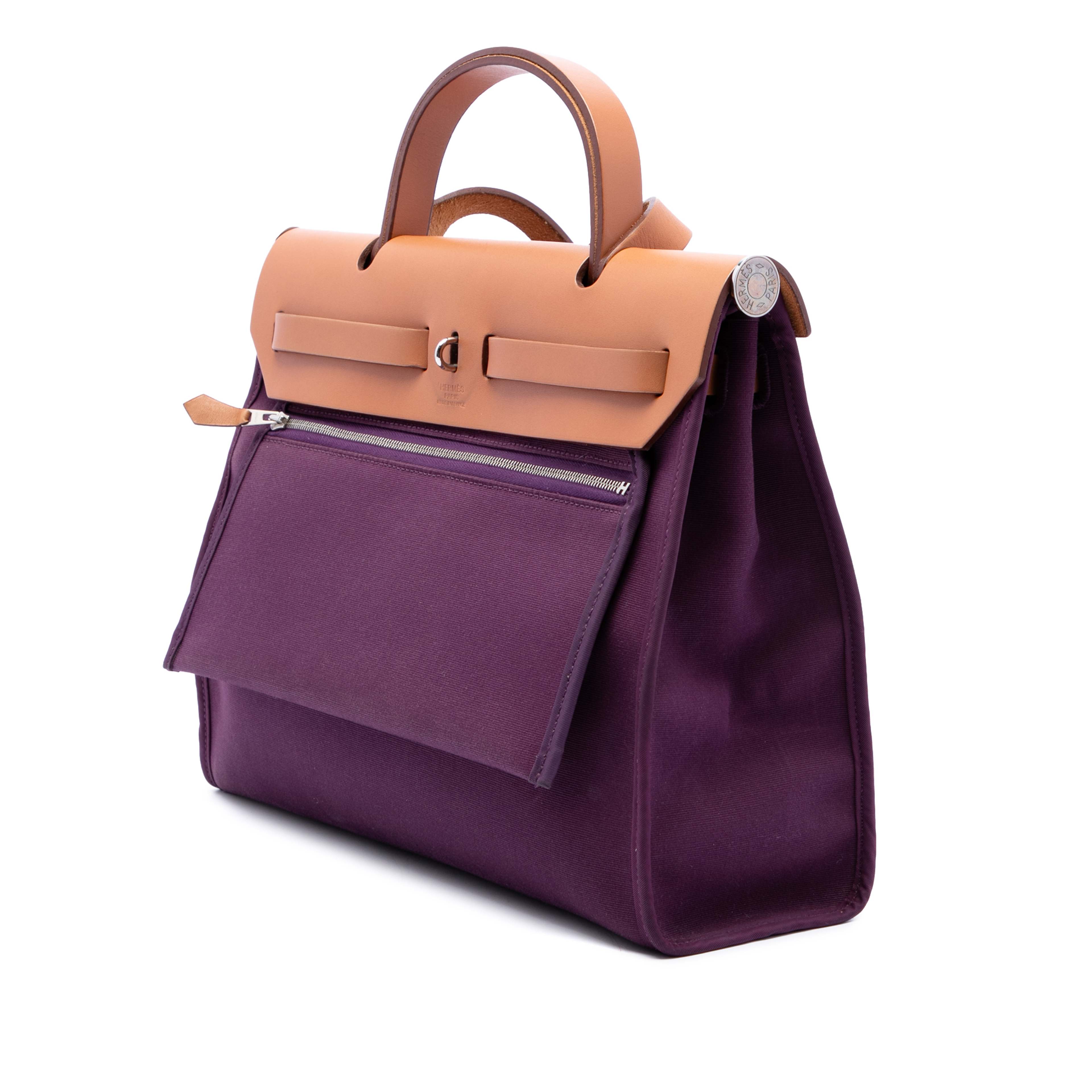 Hermès Toile Verso Herbag Zip 31, från Luxclusif, i färgen purpur. Klicka för att öppna bilden i stort format