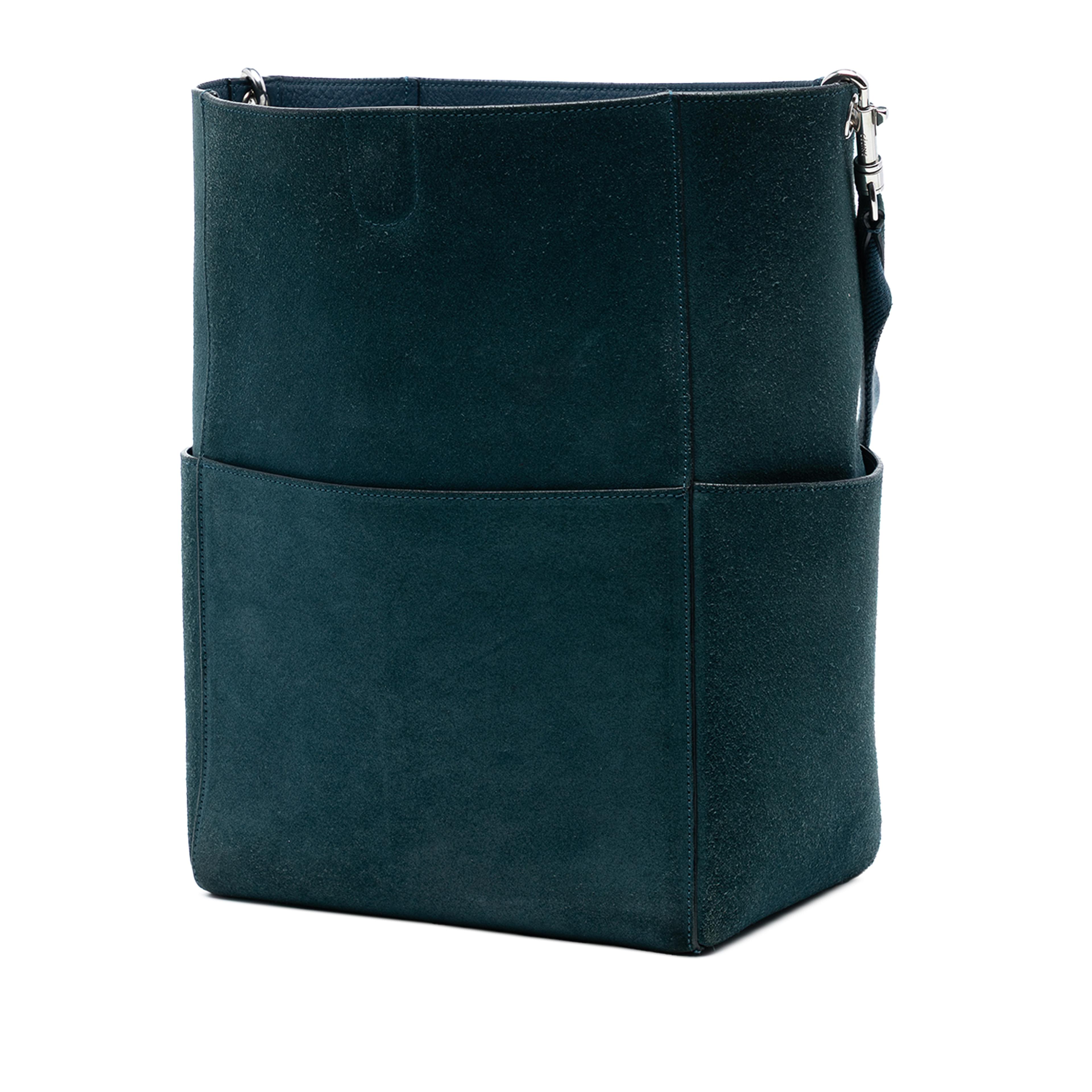 Celine Medium Suede Seau Sangle Bucket Bag, från Luxclusif, i färgen peacock. Klicka för att öppna bilden i stort format