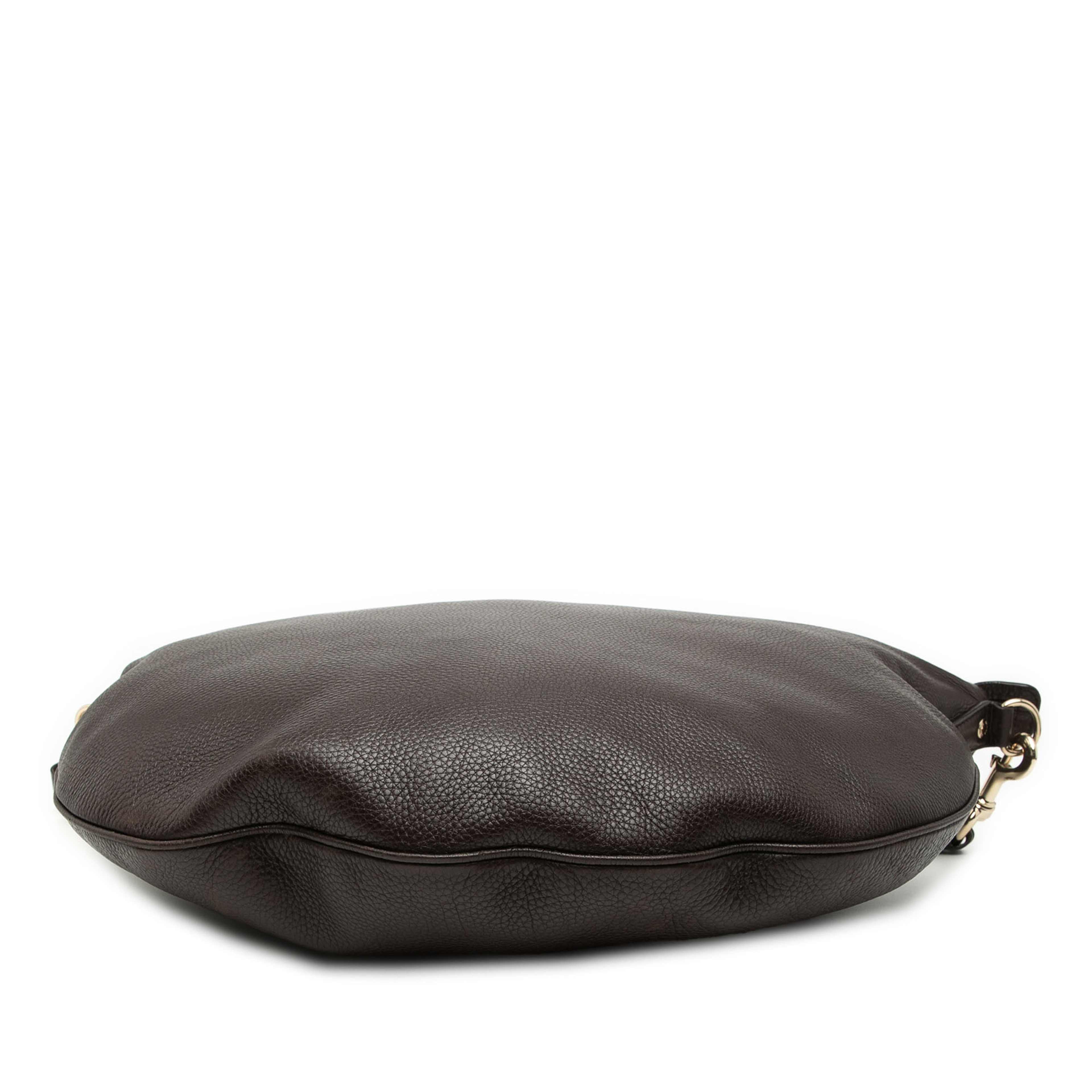 Gucci Calfskin Half Moon Hobo, från Luxclusif, i färgen dark brown. Klicka för att öppna bilden i stort format