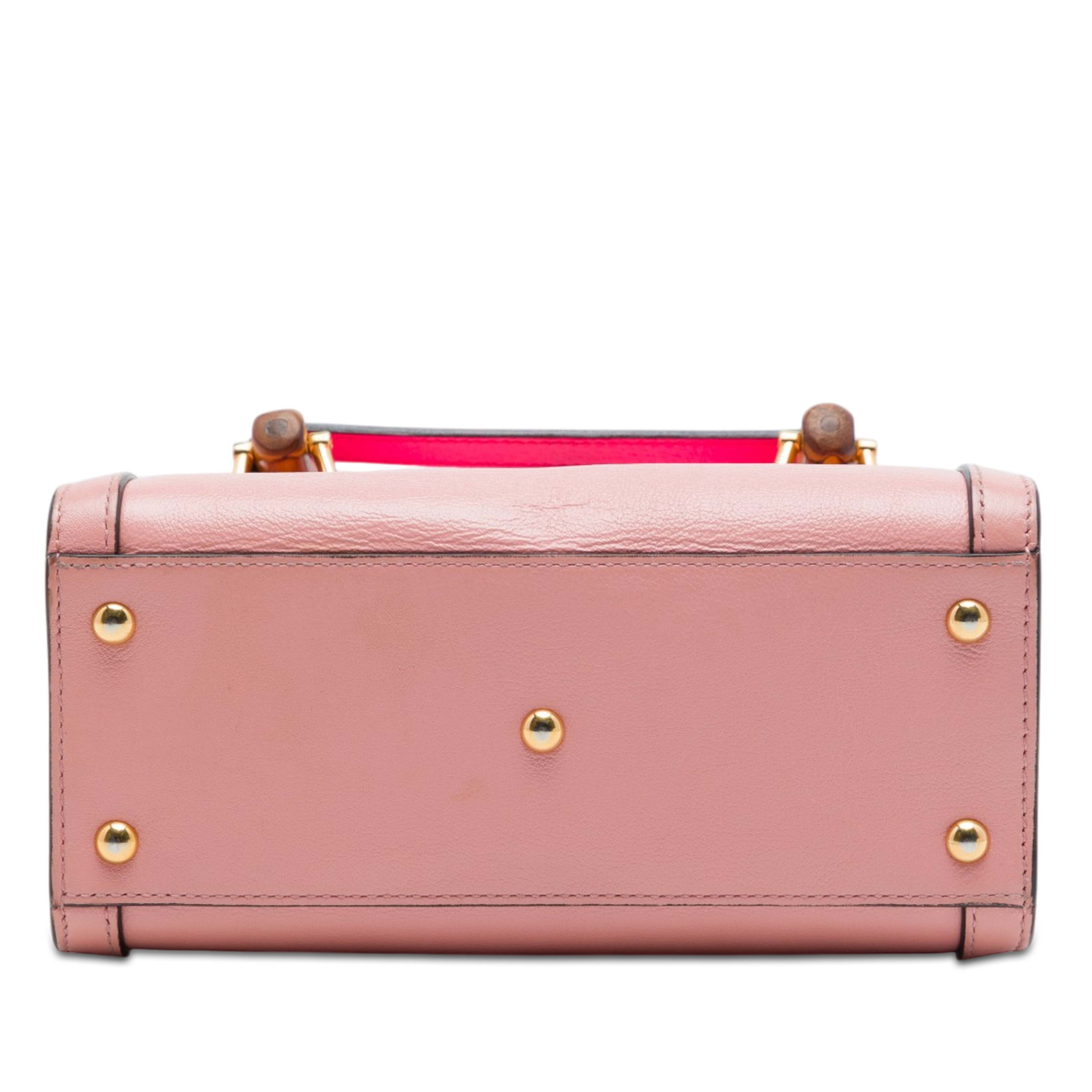 Gucci Mini Gg Calfskin Bamboo Diana Satchel, från Luxclusif, i färgen rosa. Klicka för att öppna bilden i stort format