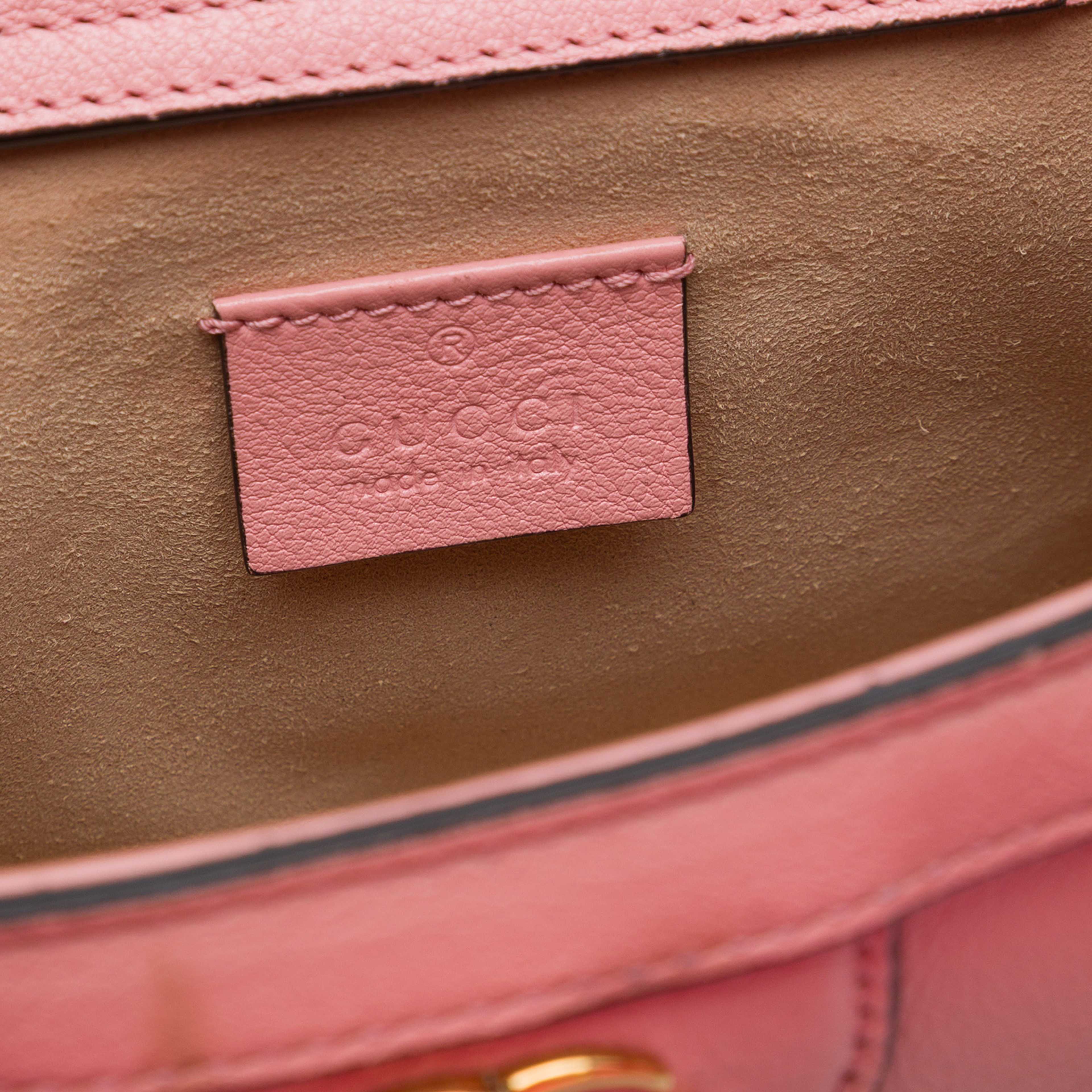 Gucci Mini Gg Calfskin Bamboo Diana Satchel, från Luxclusif, i färgen rosa. Klicka för att öppna bilden i stort format