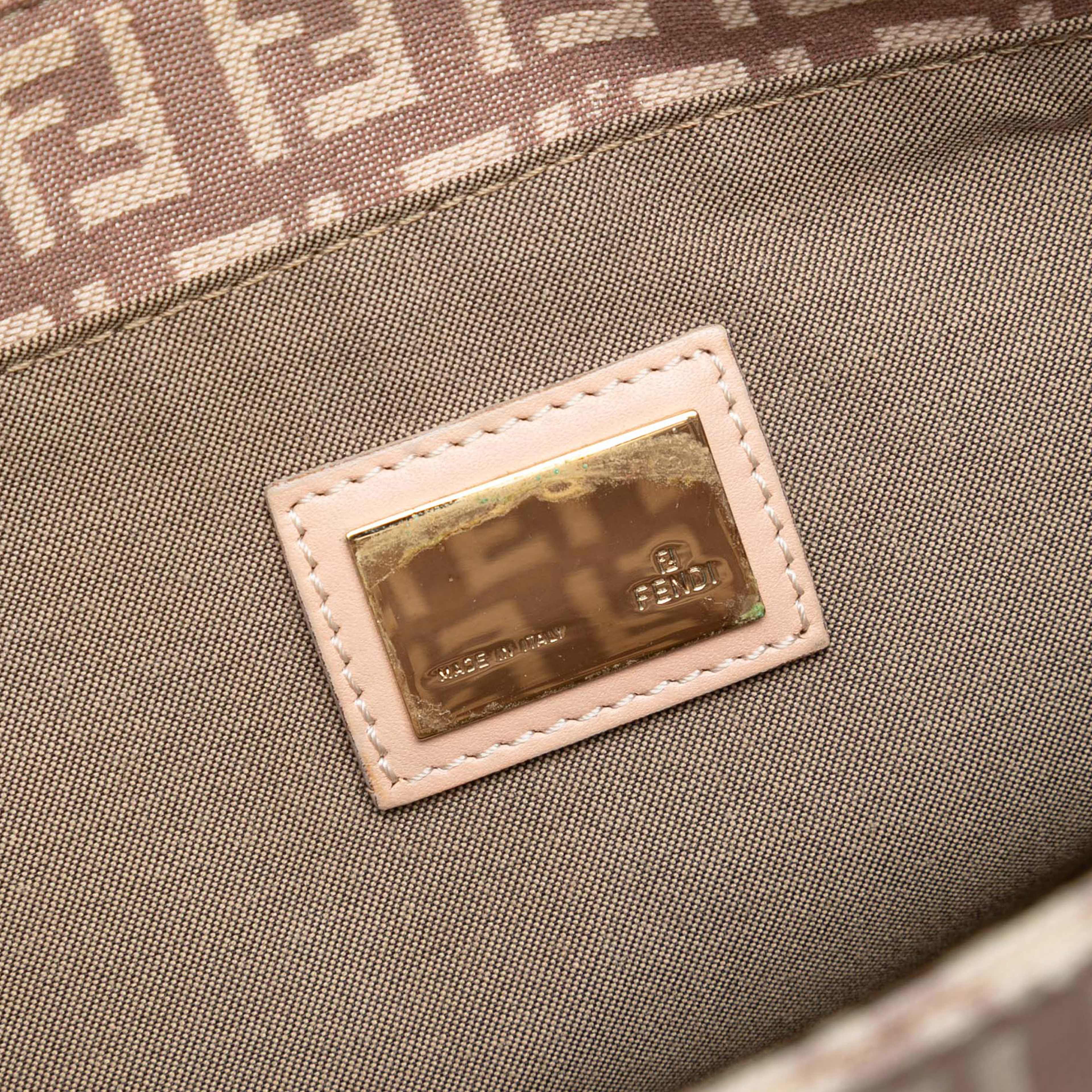 Fendi Small Zucchino Canvas Tote, från Luxclusif, i färgen pink. Klicka för att öppna bilden i stort format