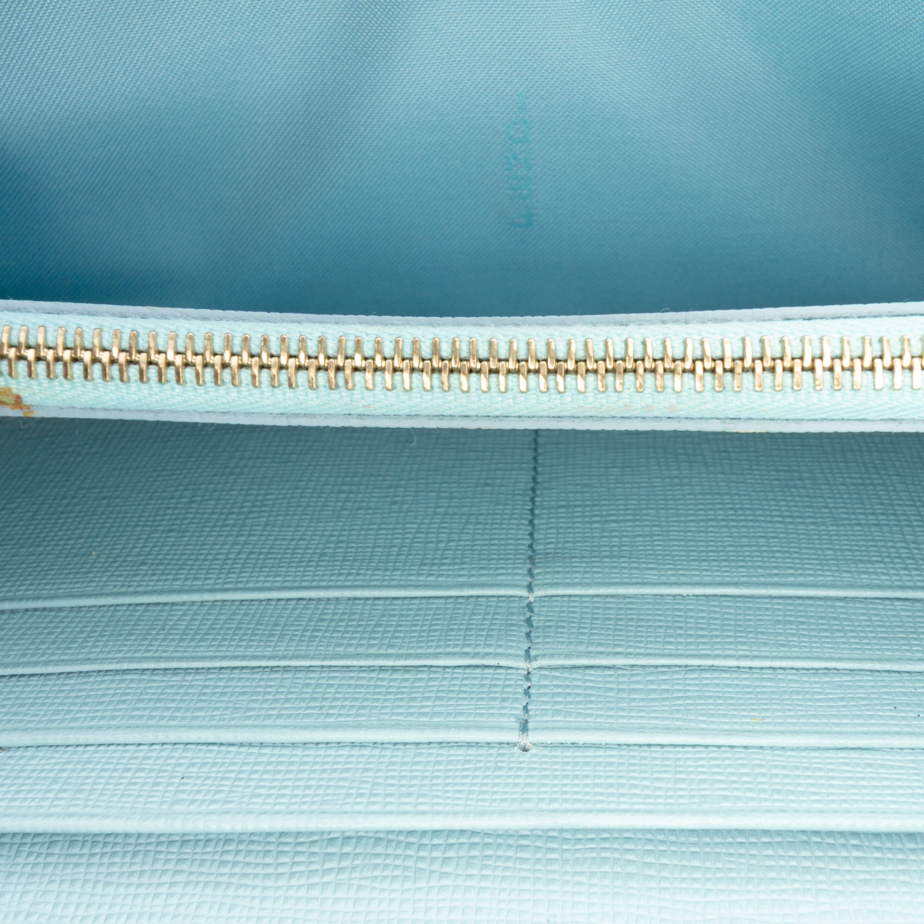 Fendi Leather Flowerland Continental Long Wallet, från Luxclusif, i färgen light blue. Klicka för att öppna bilden i stort format