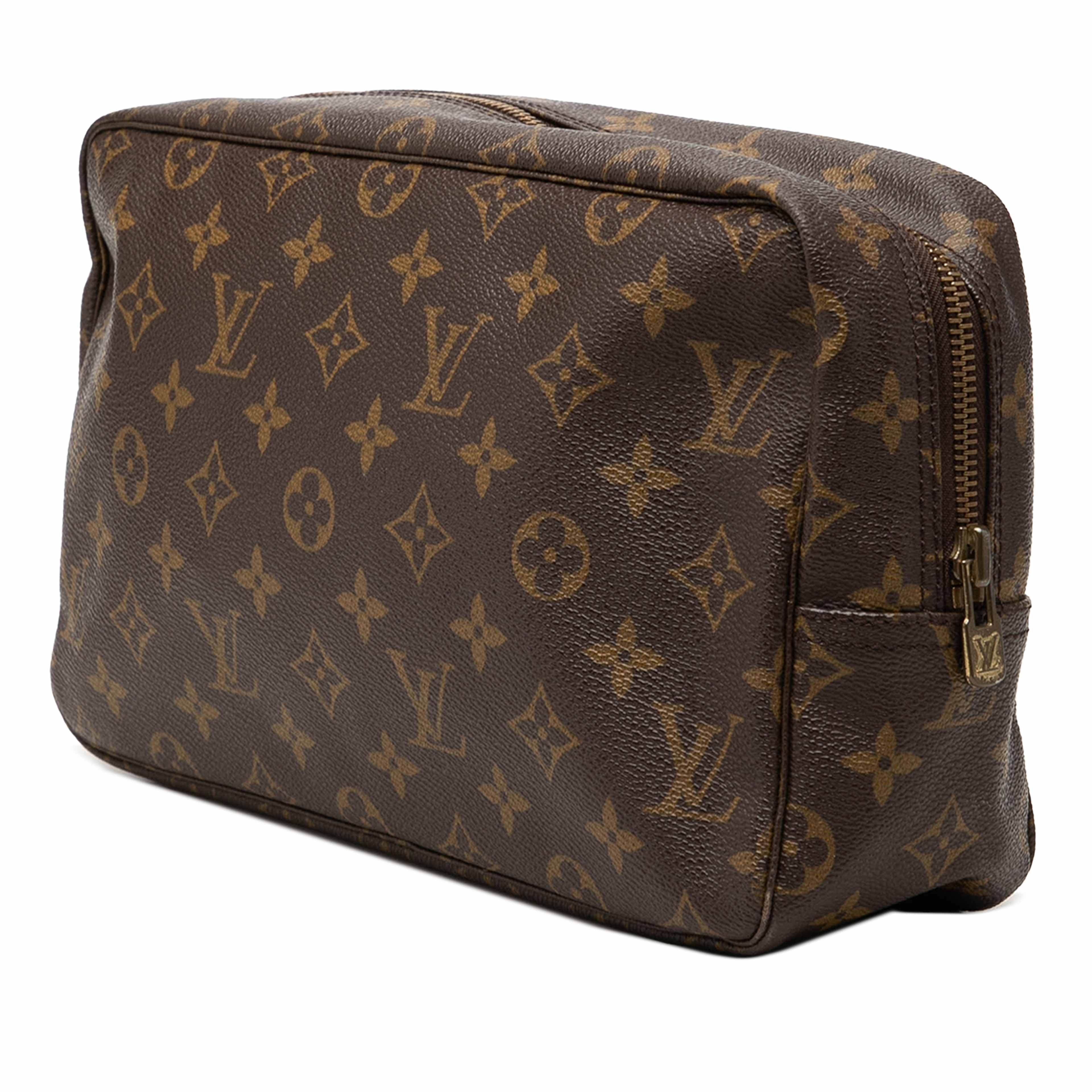 Louis Vuitton Monogram Trousse Toilette 28, från Luxclusif, i färgen brun. Klicka för att öppna bilden i stort format