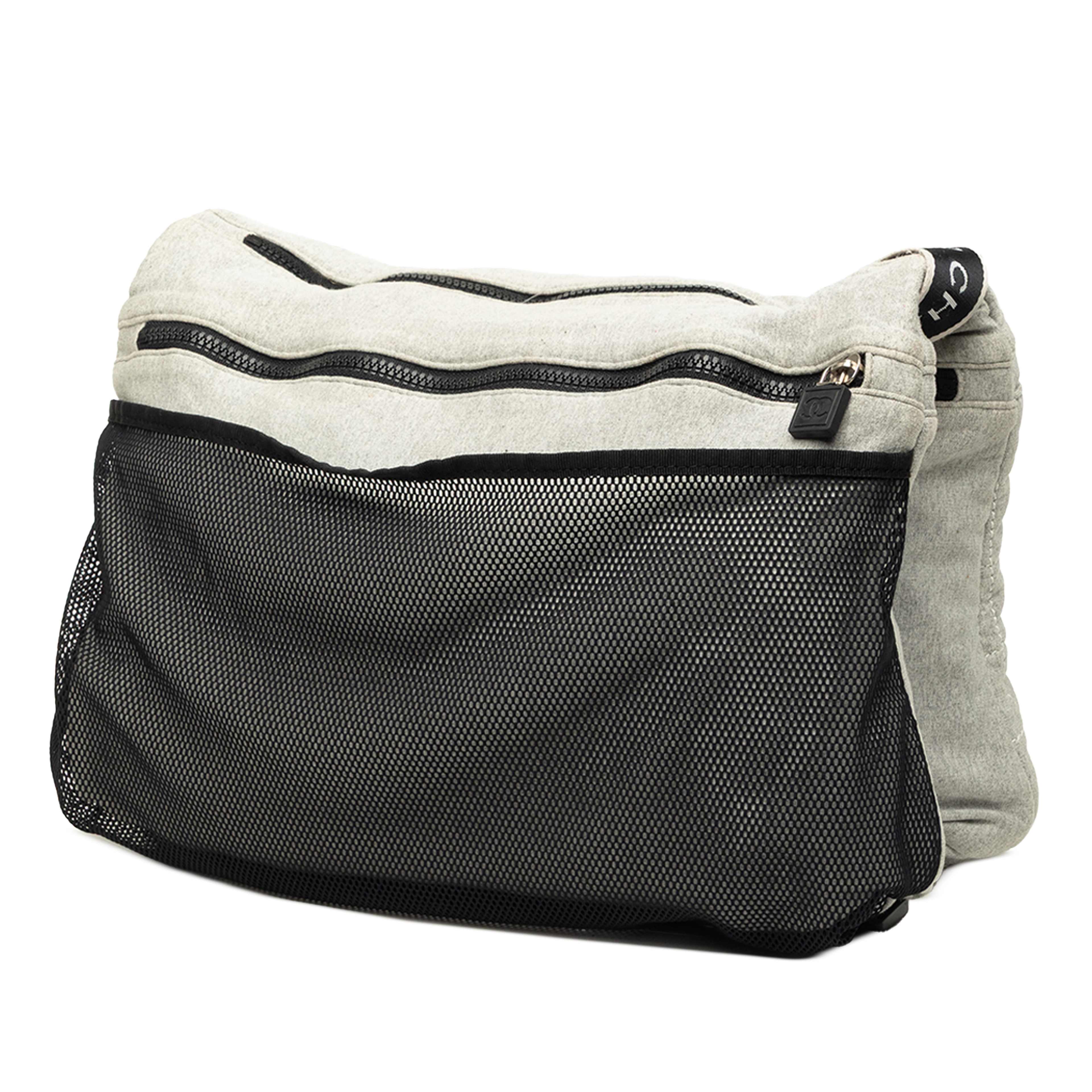Chanel Chocolate Bar Cotton Sports Line Crossbody, från Luxclusif, i färgen grå. Klicka för att öppna bilden i stort format