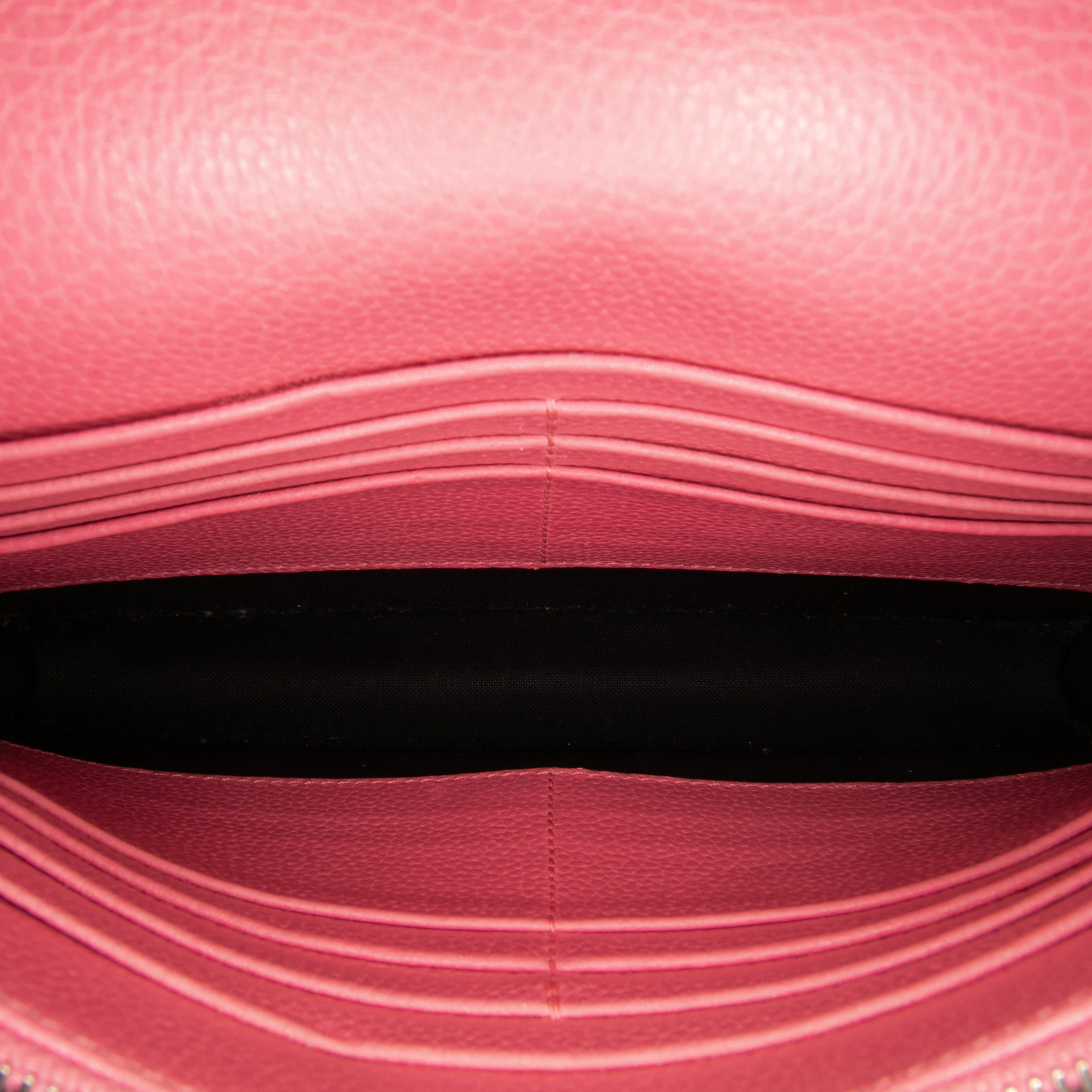 Balenciaga Grained Calfskin Motocross Classic Wallet On Chain, från Luxclusif, i färgen pink. Klicka för att öppna bilden i stort format