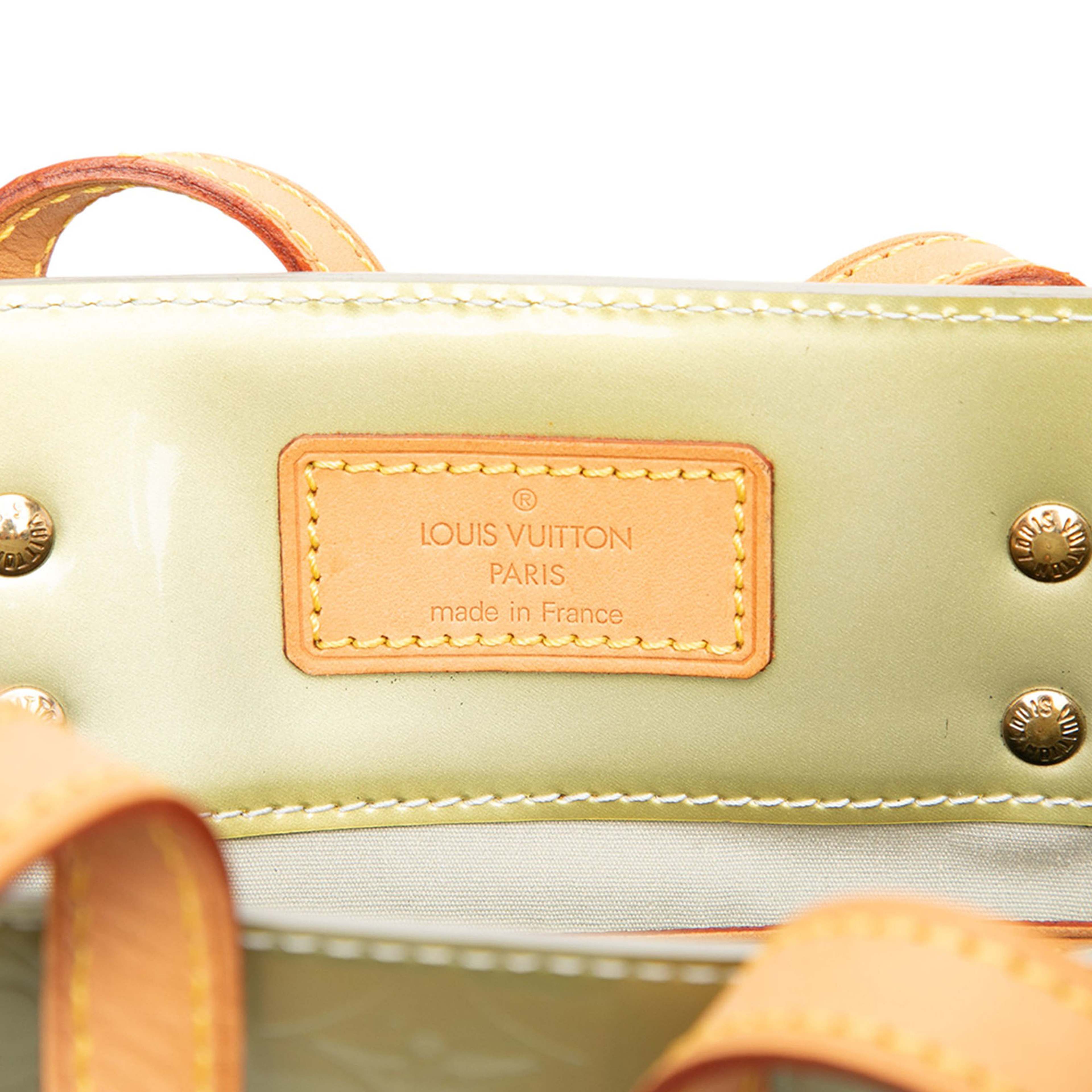 Louis Vuitton Monogram Vernis Reade Mm, från Luxclusif, i färgen ivory. Klicka för att öppna bilden i stort format