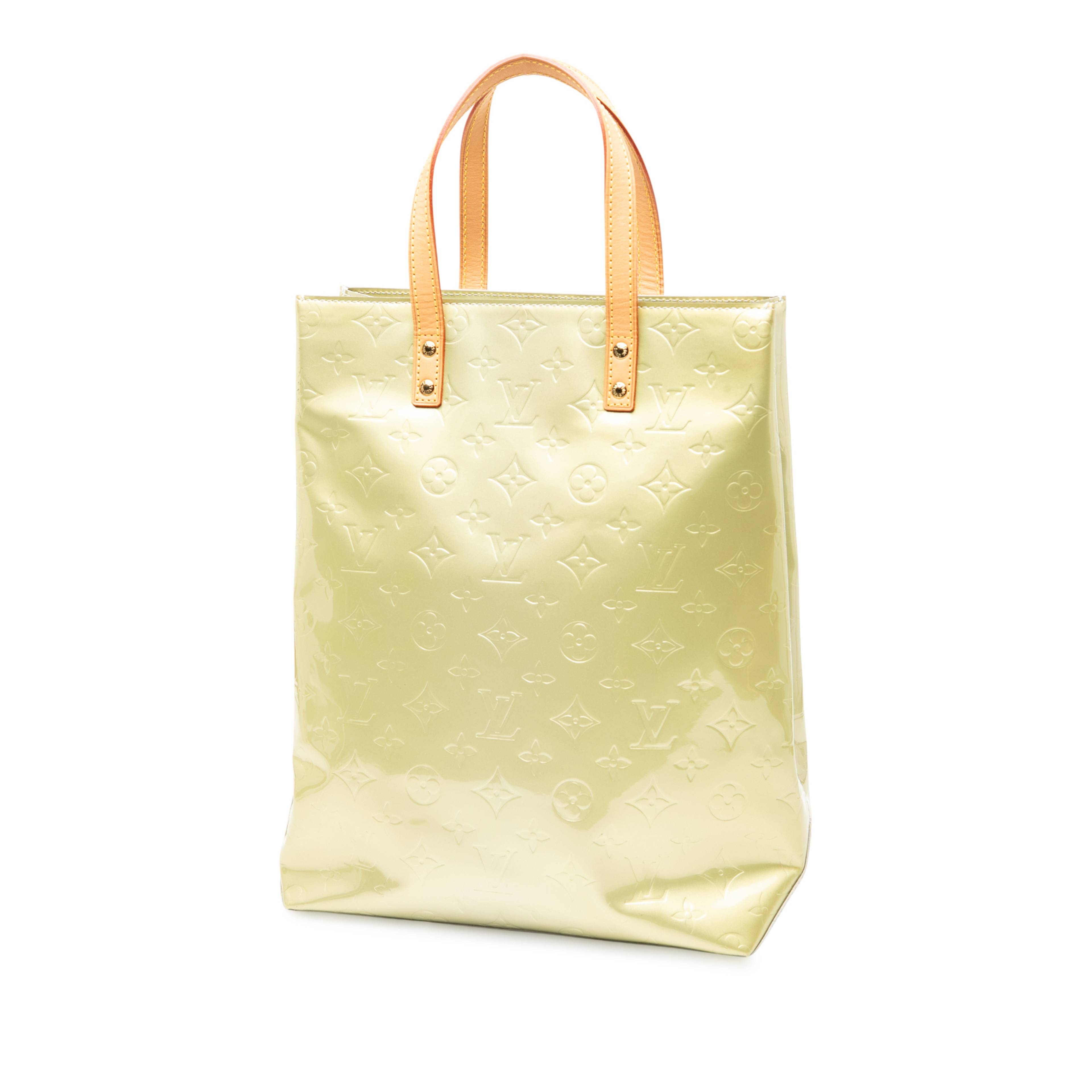 Louis Vuitton Monogram Vernis Reade Mm, från Luxclusif, i färgen ivory. Klicka för att öppna bilden i stort format