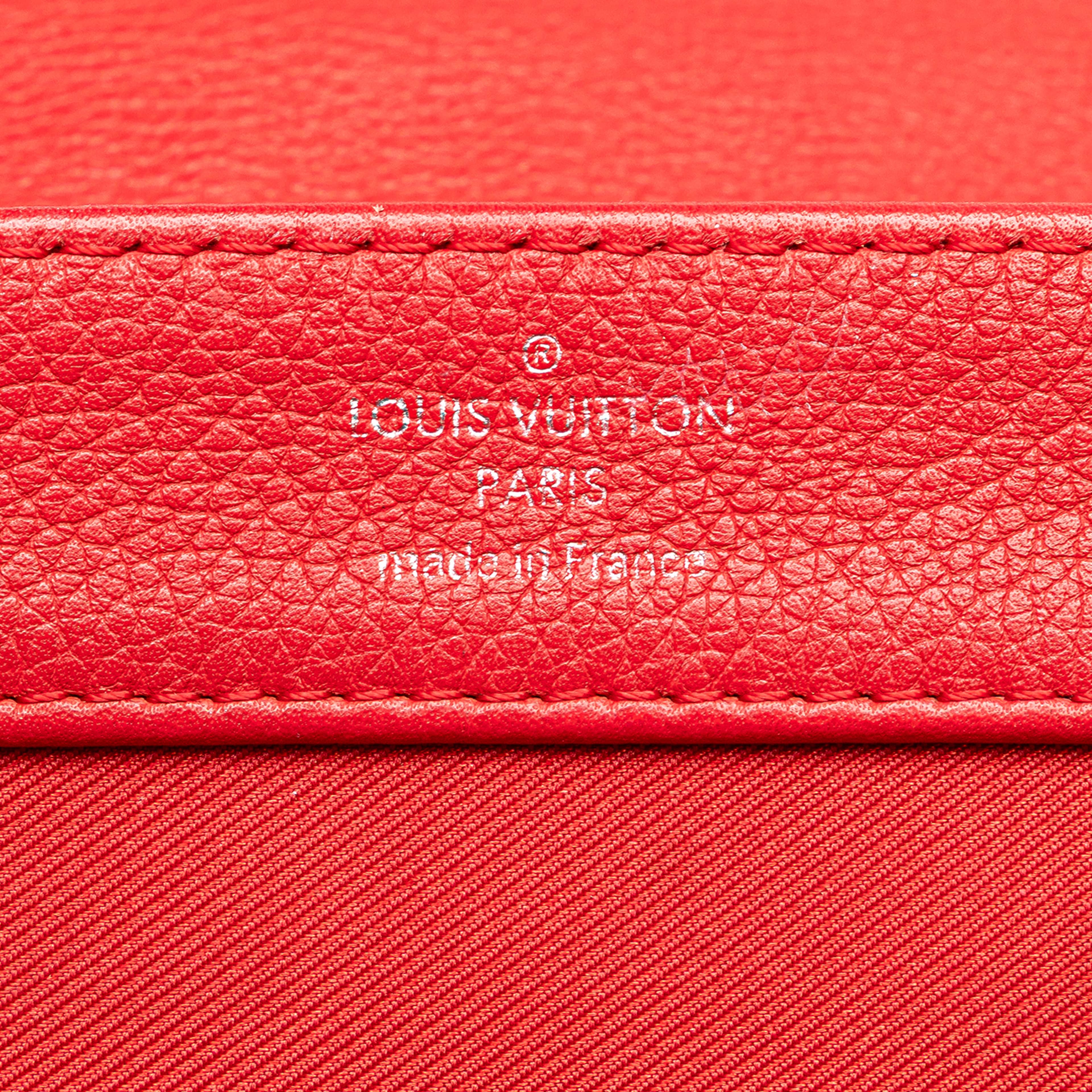 Louis Vuitton Leather Lockme Ii Bb, från Luxclusif, i färgen red. Klicka för att öppna bilden i stort format