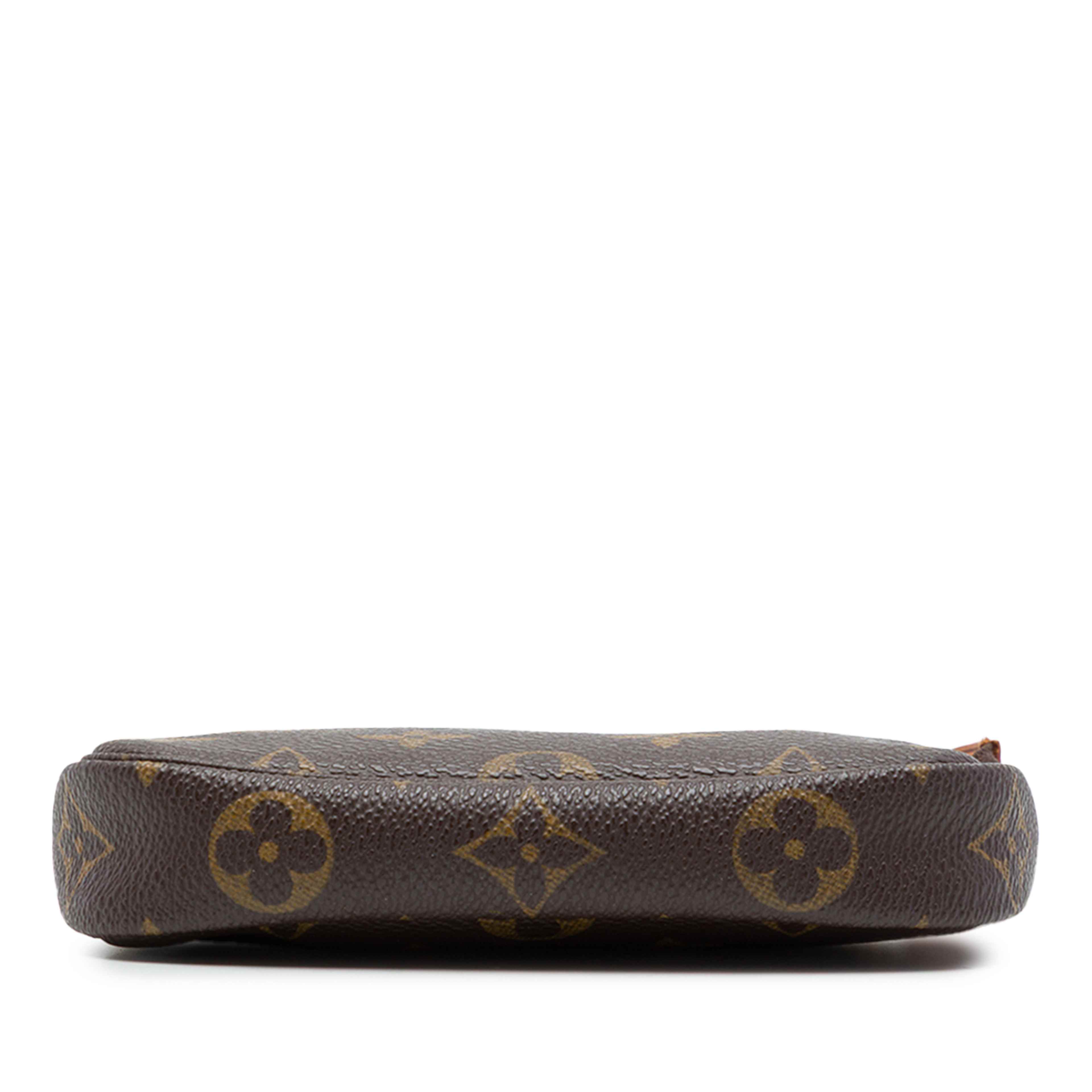 Louis Vuitton Monogram Mini Pochette Accessoires, från Luxclusif, i färgen brun. Klicka för att öppna bilden i stort format