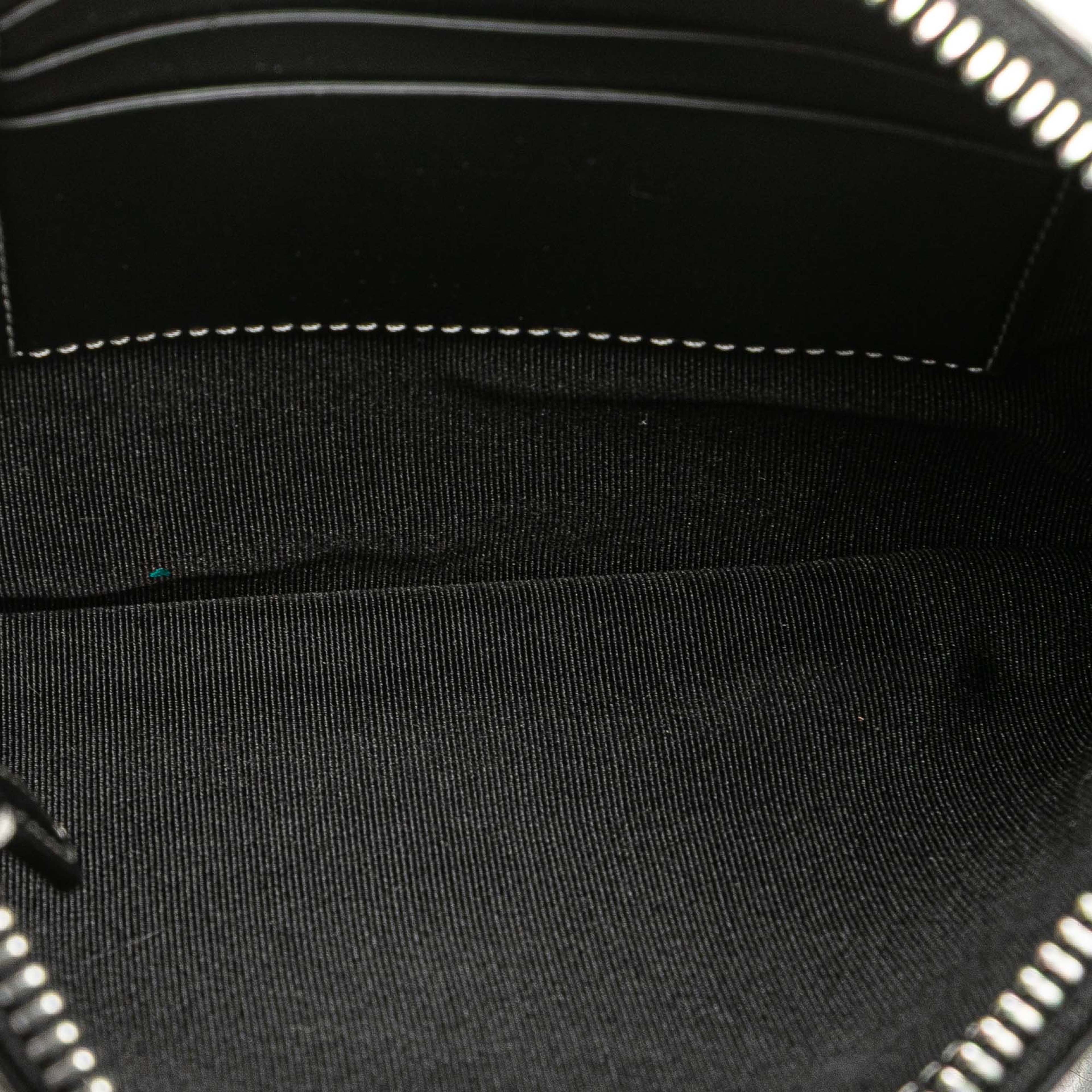 Burberry Canvas Horseferry Print Callum Crossbody, från Luxclusif, i färgen light gray. Klicka för att öppna bilden i stort format