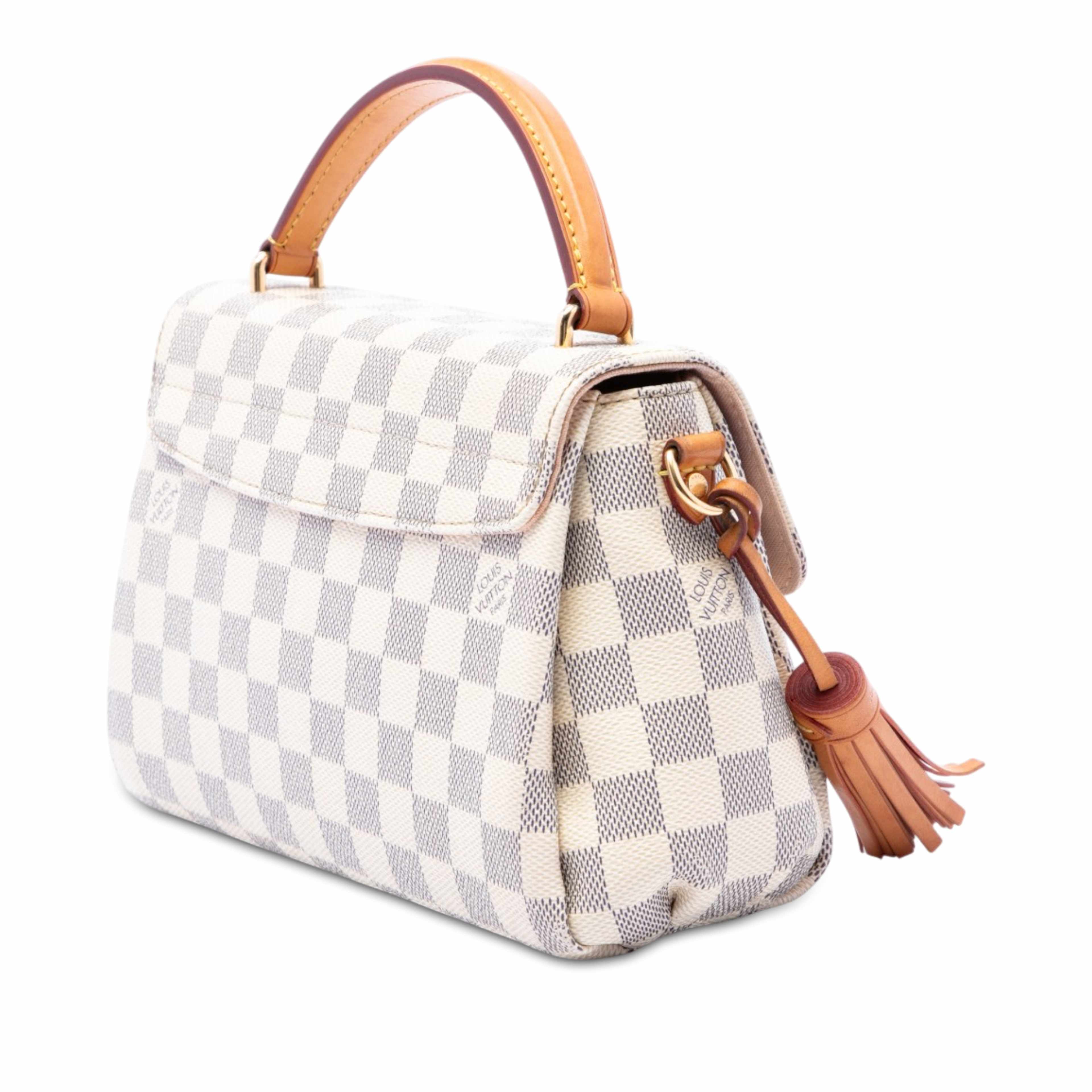 Louis Vuitton Damier Azur Croisette, från Luxclusif, i färgen vit. Klicka för att öppna bilden i stort format