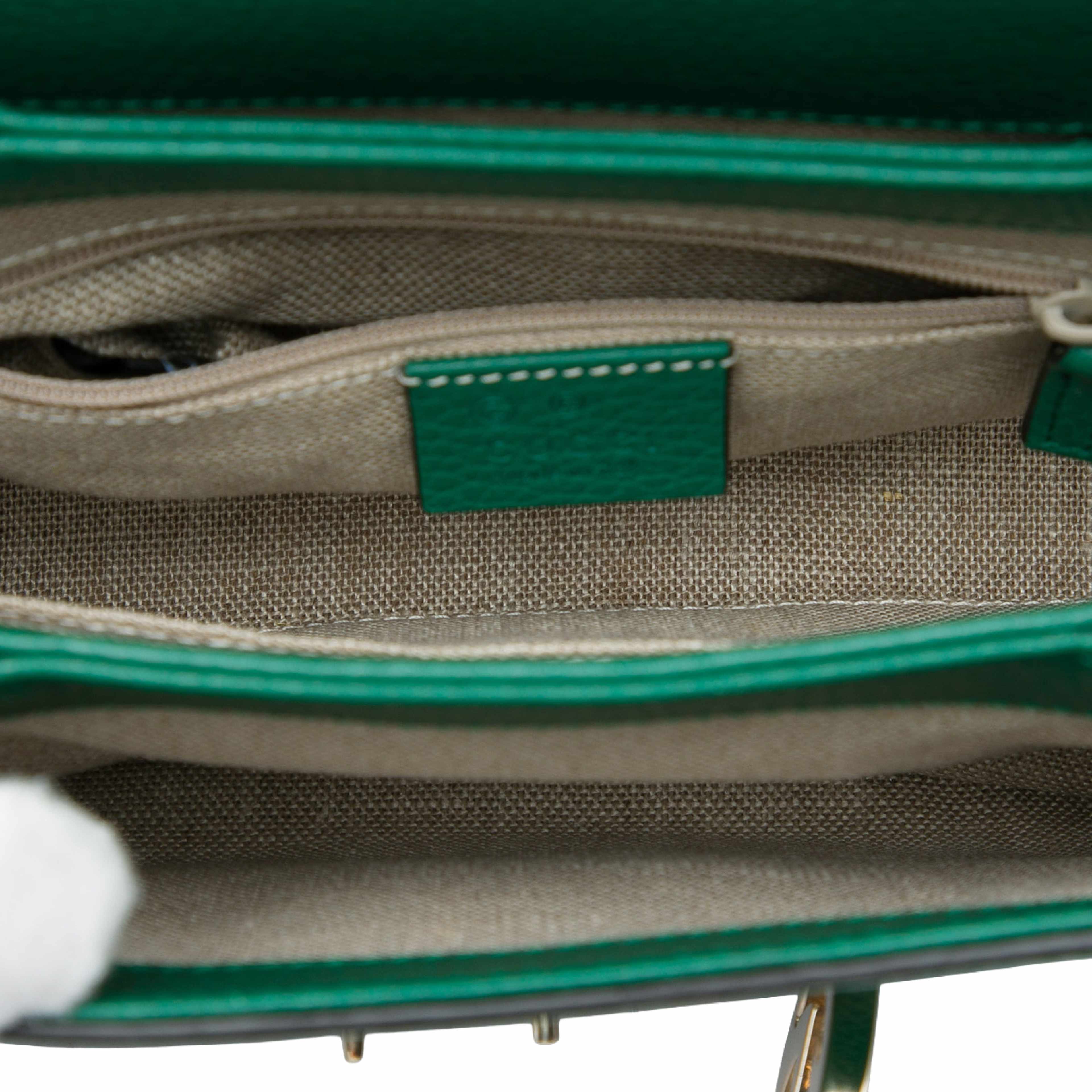 Gucci Small Dollar Calfskin Interlocking G Crossbody, från Luxclusif, i färgen grön. Klicka för att öppna bilden i stort format