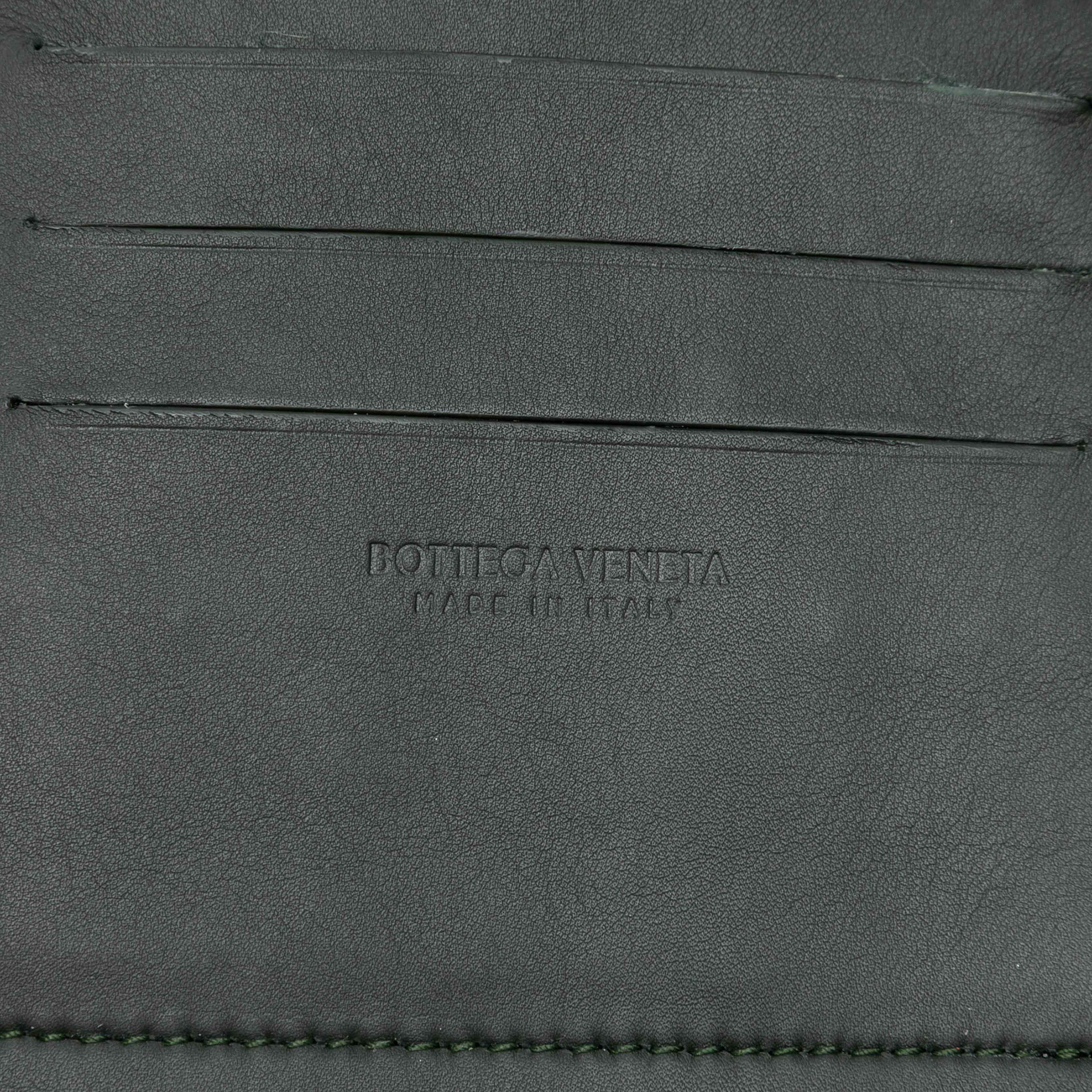 Bottega Veneta Nappa Intrecciato Clutch, från Luxclusif, i färgen black. Klicka för att öppna bilden i stort format
