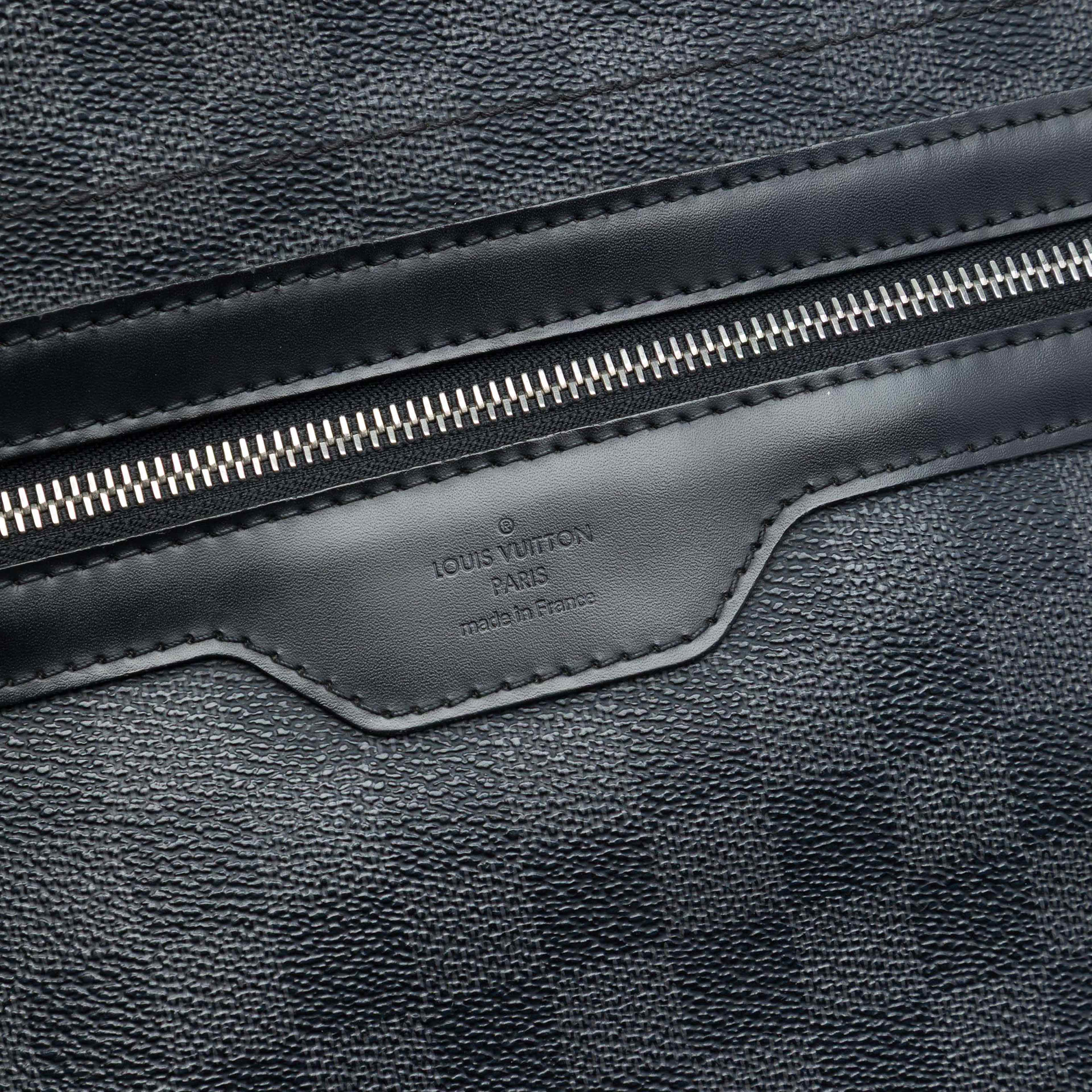 Louis Vuitton Damier Graphite Daniel Mm, från Luxclusif, i färgen svart. Klicka för att öppna bilden i stort format