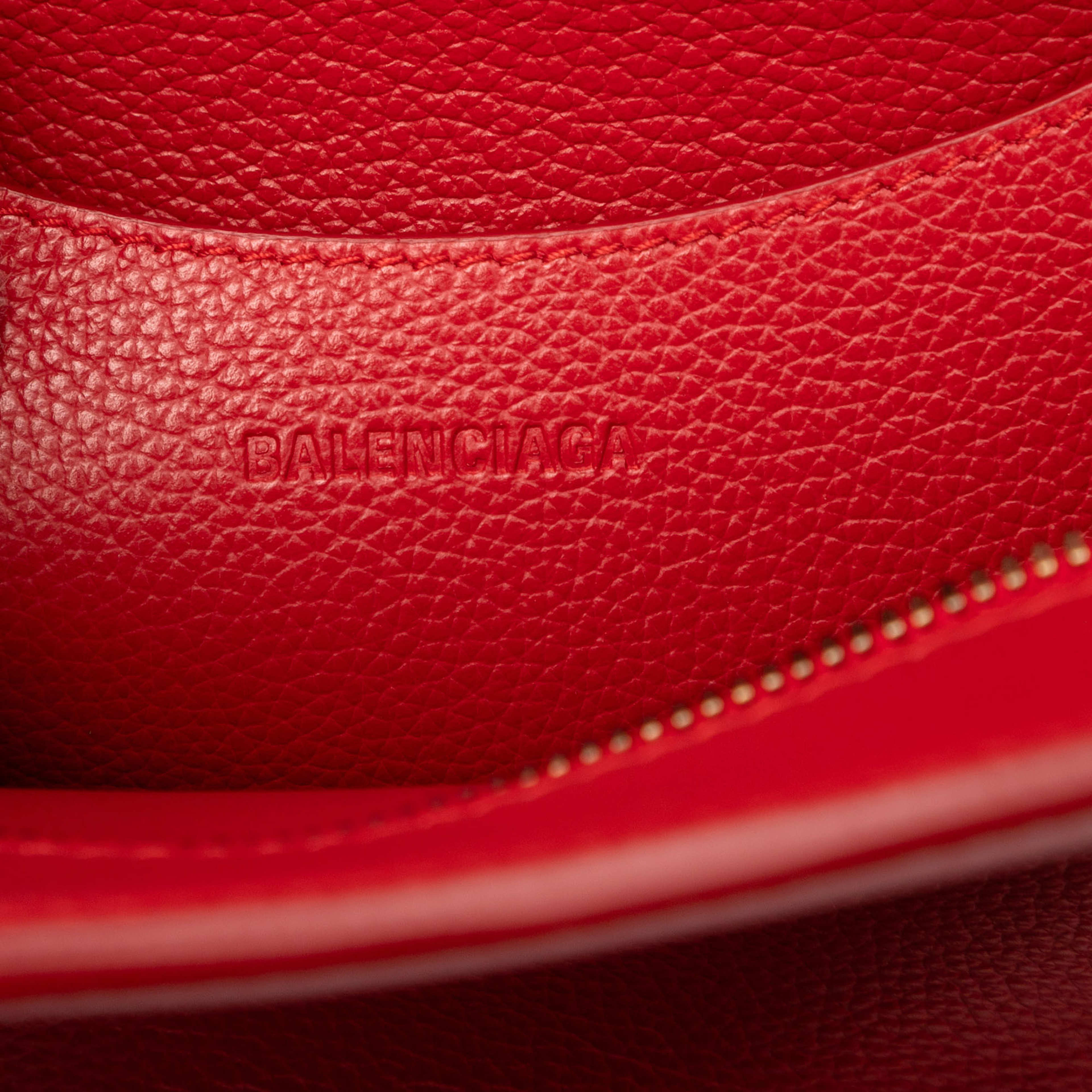 Balenciaga Small Grained Calfskin Motocross Neo Classic City Satchel, från Luxclusif, i färgen red. Klicka för att öppna bilden i stort format