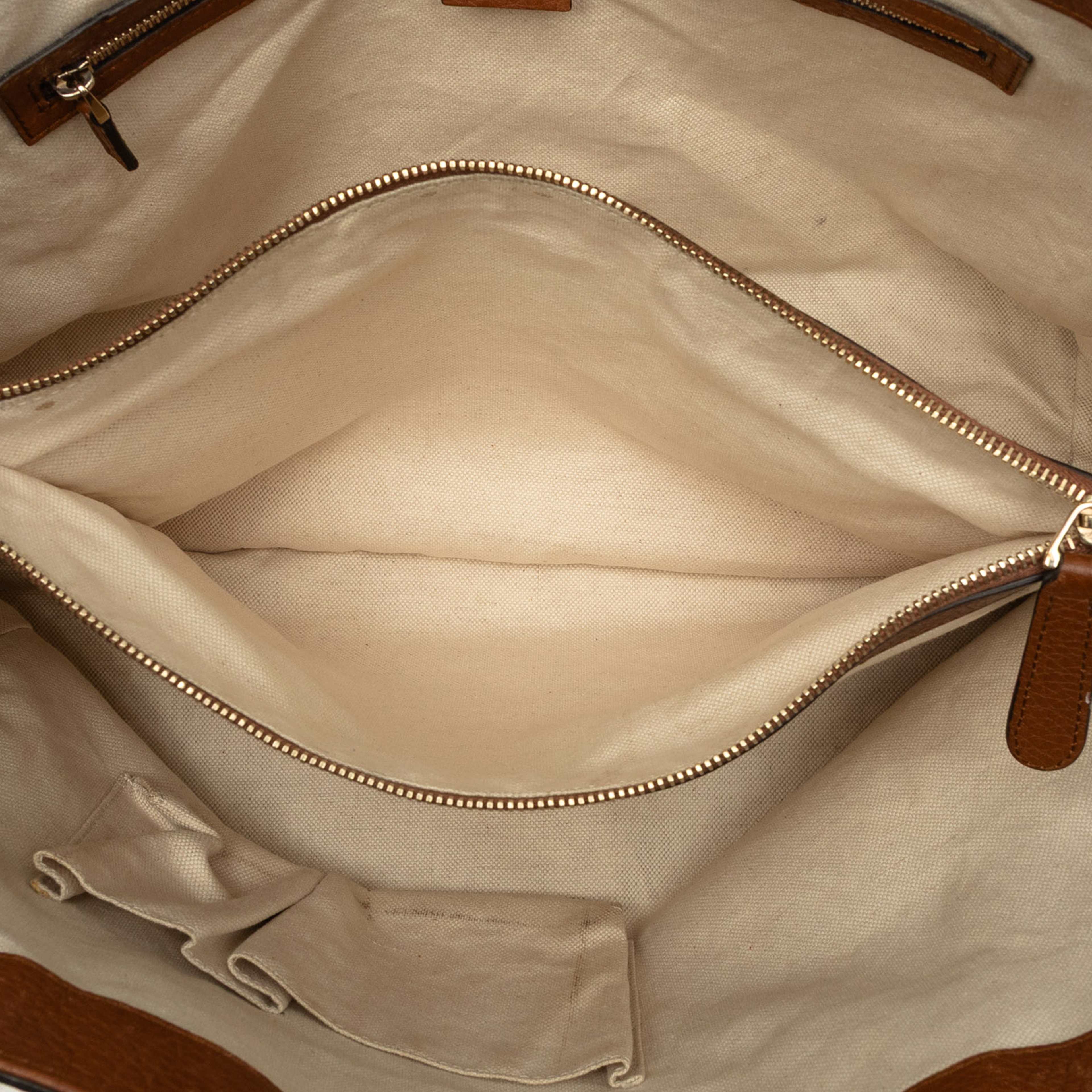 Gucci Gg Canvas Bella Tote, från Luxclusif, i färgen beige. Klicka för att öppna bilden i stort format