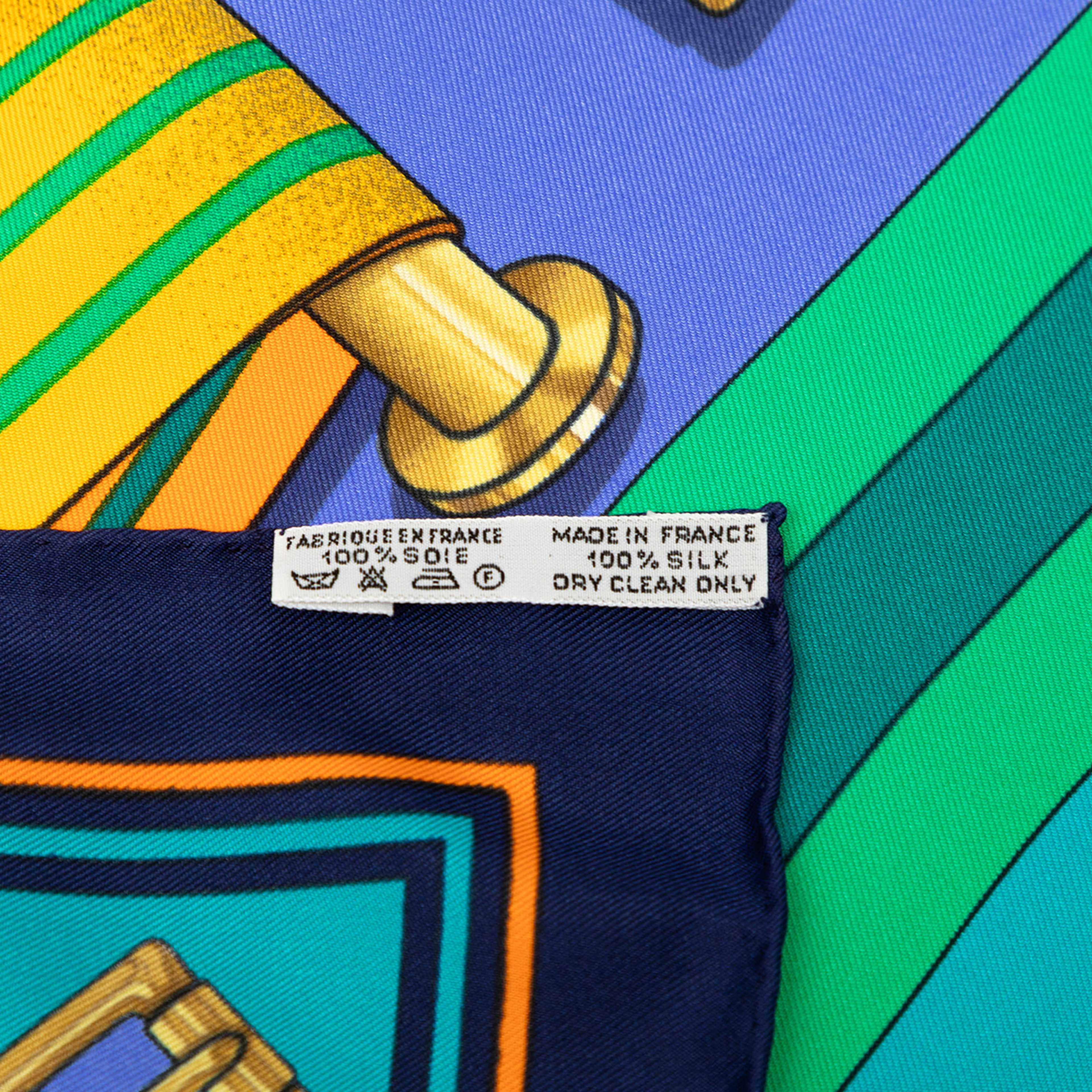 Hermès Les Sangles Silk Scarf 90, från Luxclusif, i färgen blå. Klicka för att öppna bilden i stort format