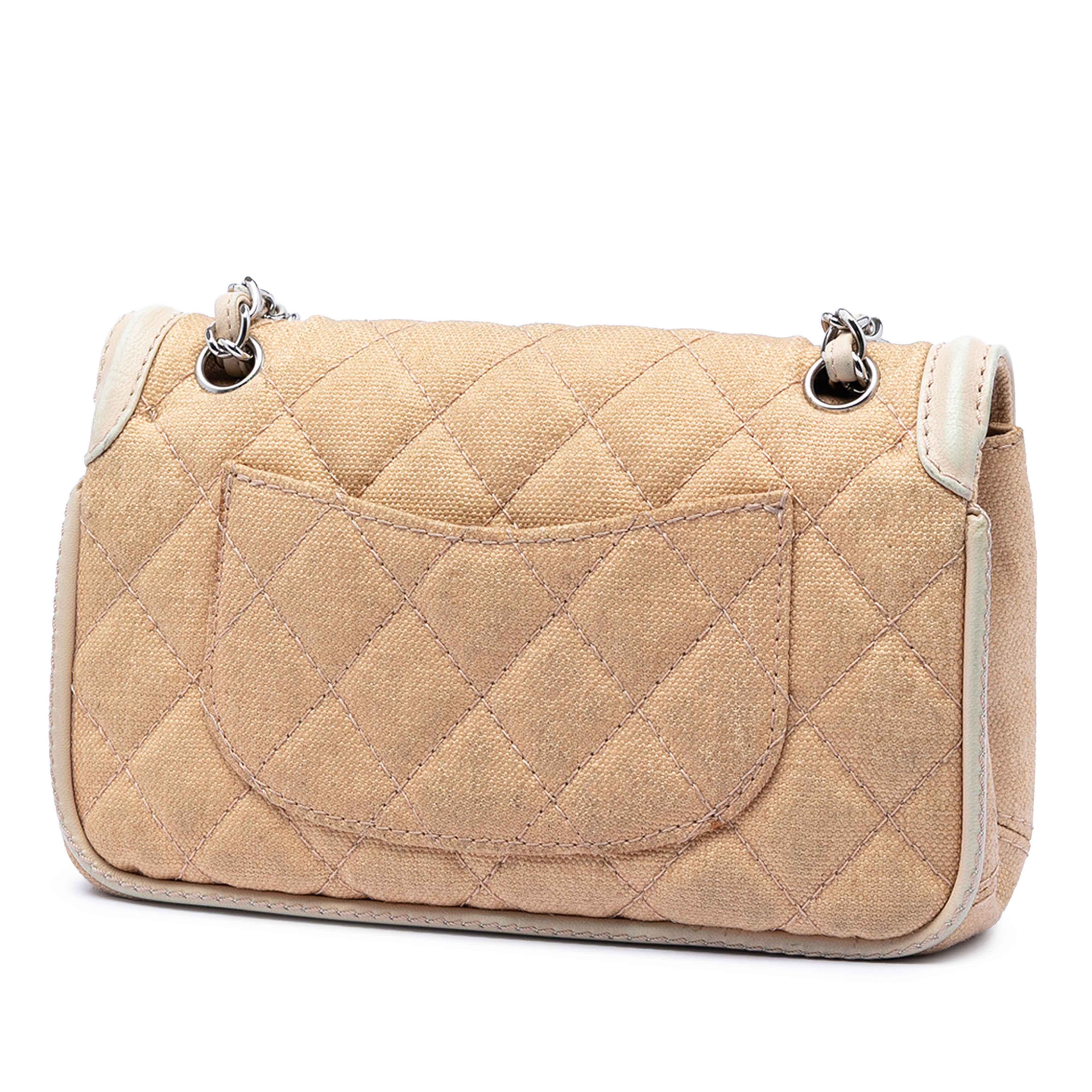 Chanel Medium Classic Canvas Lambskin Trimmed Double Flap, från Luxclusif, i färgen beige. Klicka för att öppna bilden i stort format