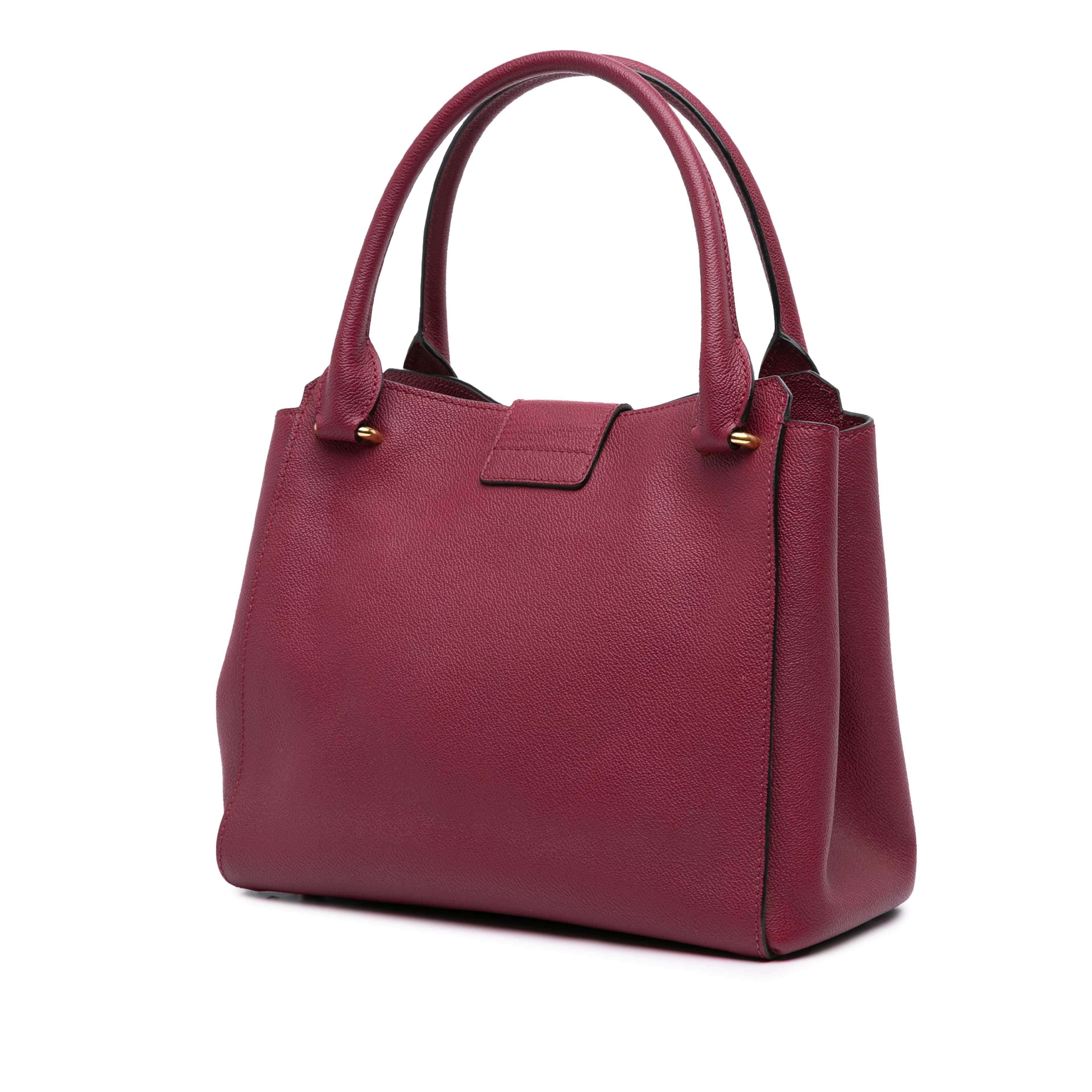 Burberry Medium Grained Calfskin Buckle Tote, från Luxclusif, i färgen burgundy. Klicka för att öppna bilden i stort format