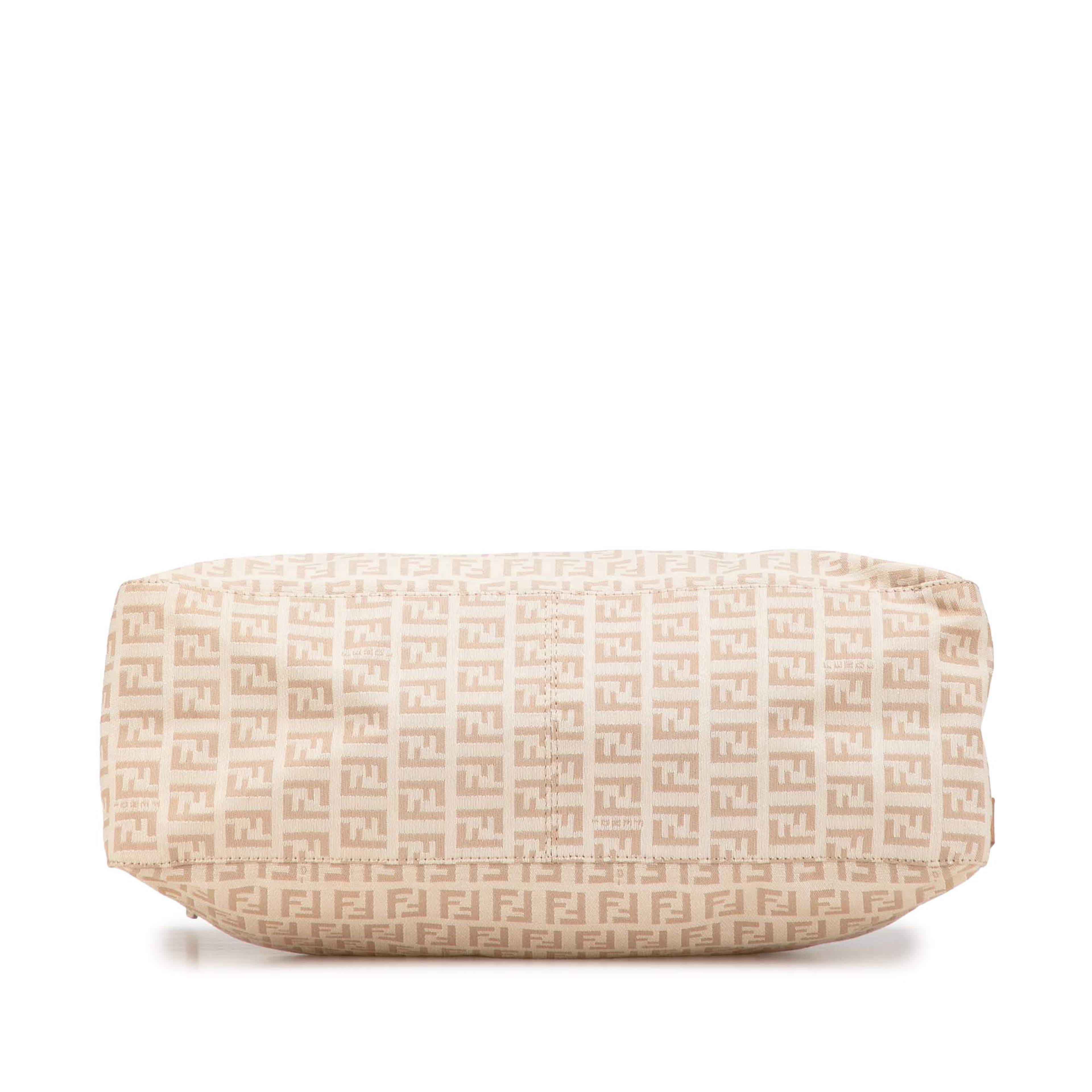Fendi Zucchino Canvas Tote, från Luxclusif, i färgen beige. Klicka för att öppna bilden i stort format