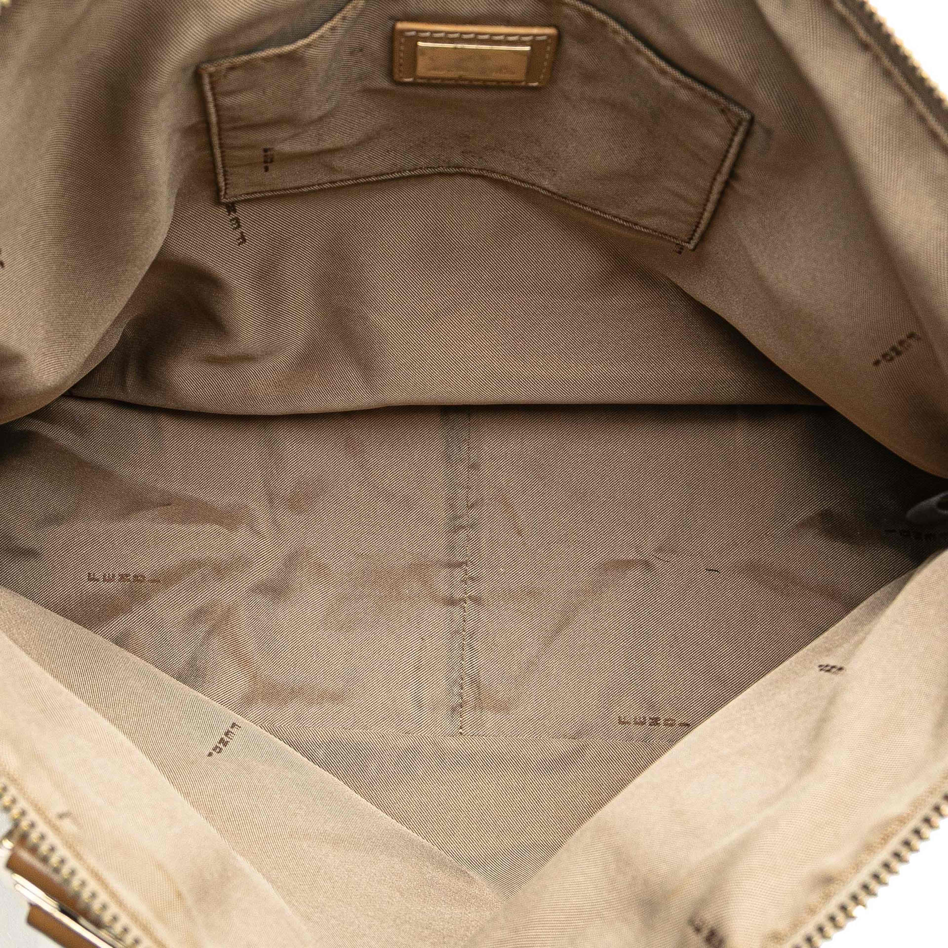 Fendi Zucchino Canvas Tote, från Luxclusif, i färgen beige. Klicka för att öppna bilden i stort format