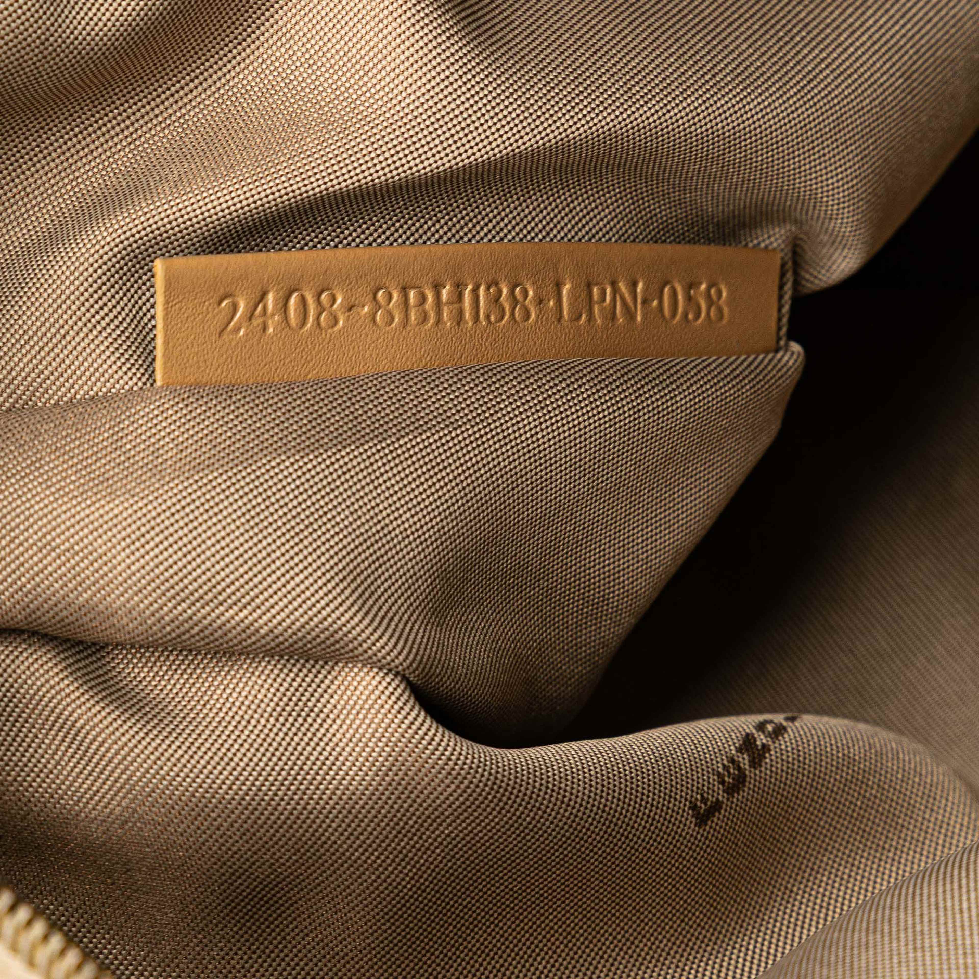 Fendi Zucchino Canvas Tote, från Luxclusif, i färgen beige. Klicka för att öppna bilden i stort format