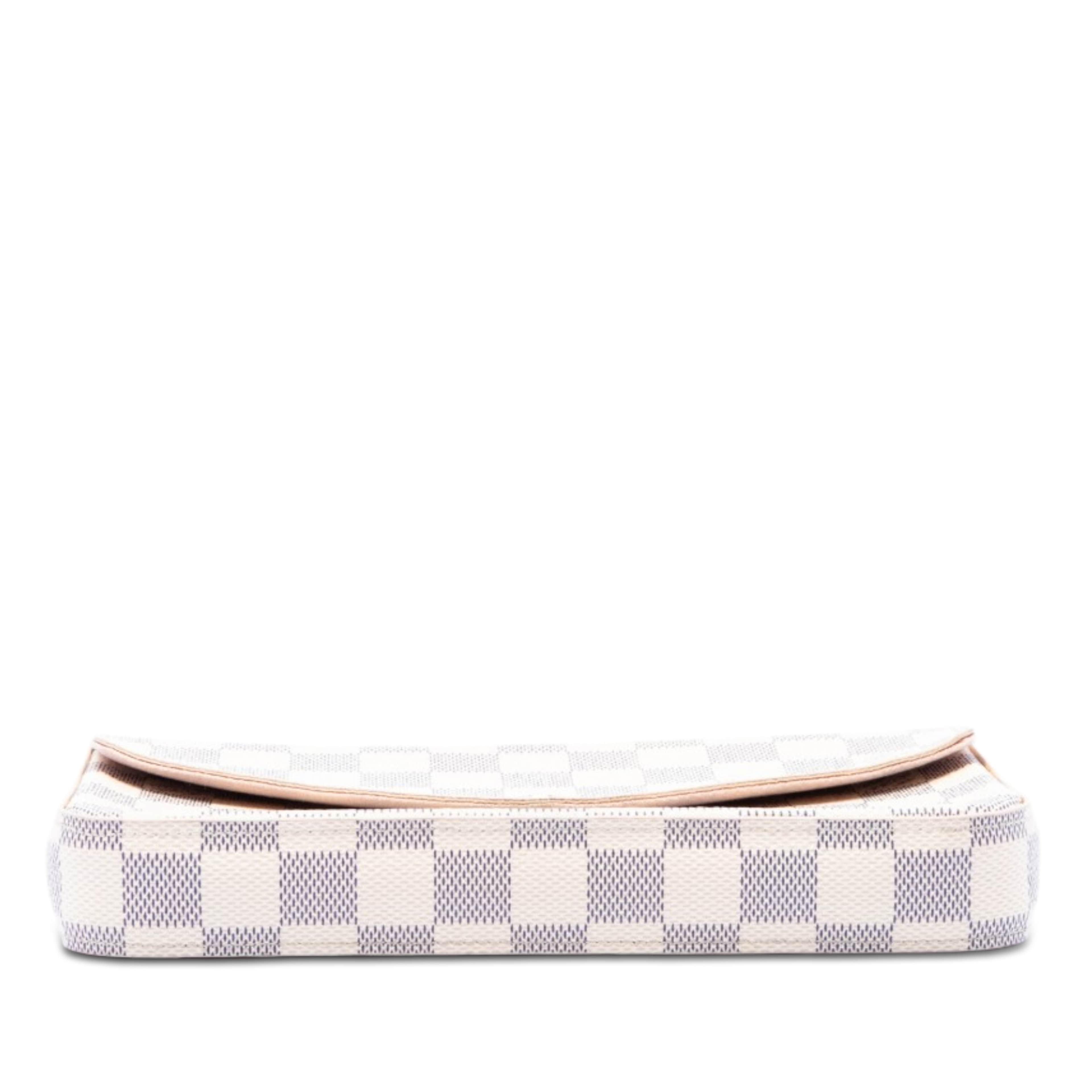 Louis Vuitton Damier Azur Pochette Felicie, från Luxclusif, i färgen white. Klicka för att öppna bilden i stort format