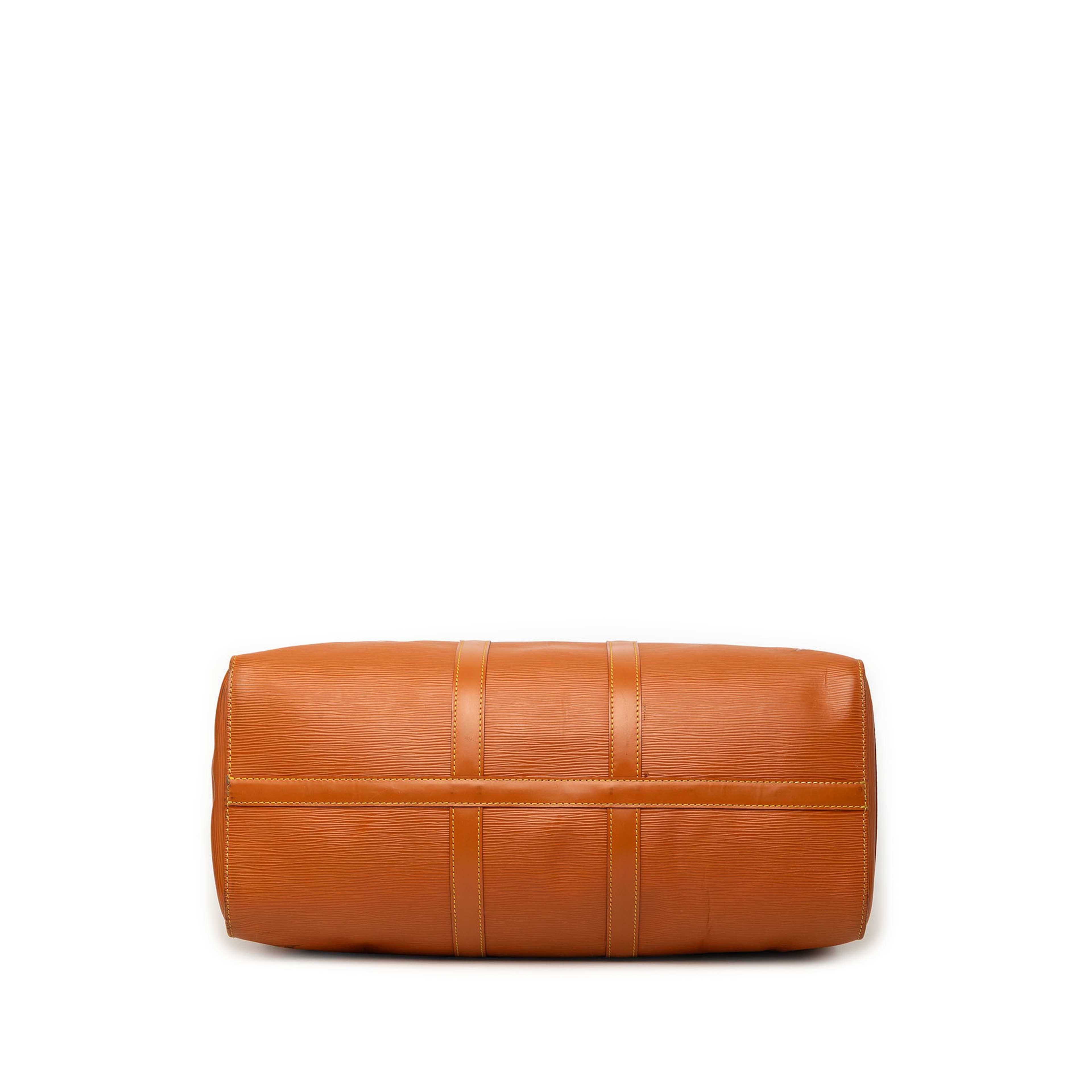 Louis Vuitton Epi Keepall 45, från Luxclusif, i färgen brun. Klicka för att öppna bilden i stort format