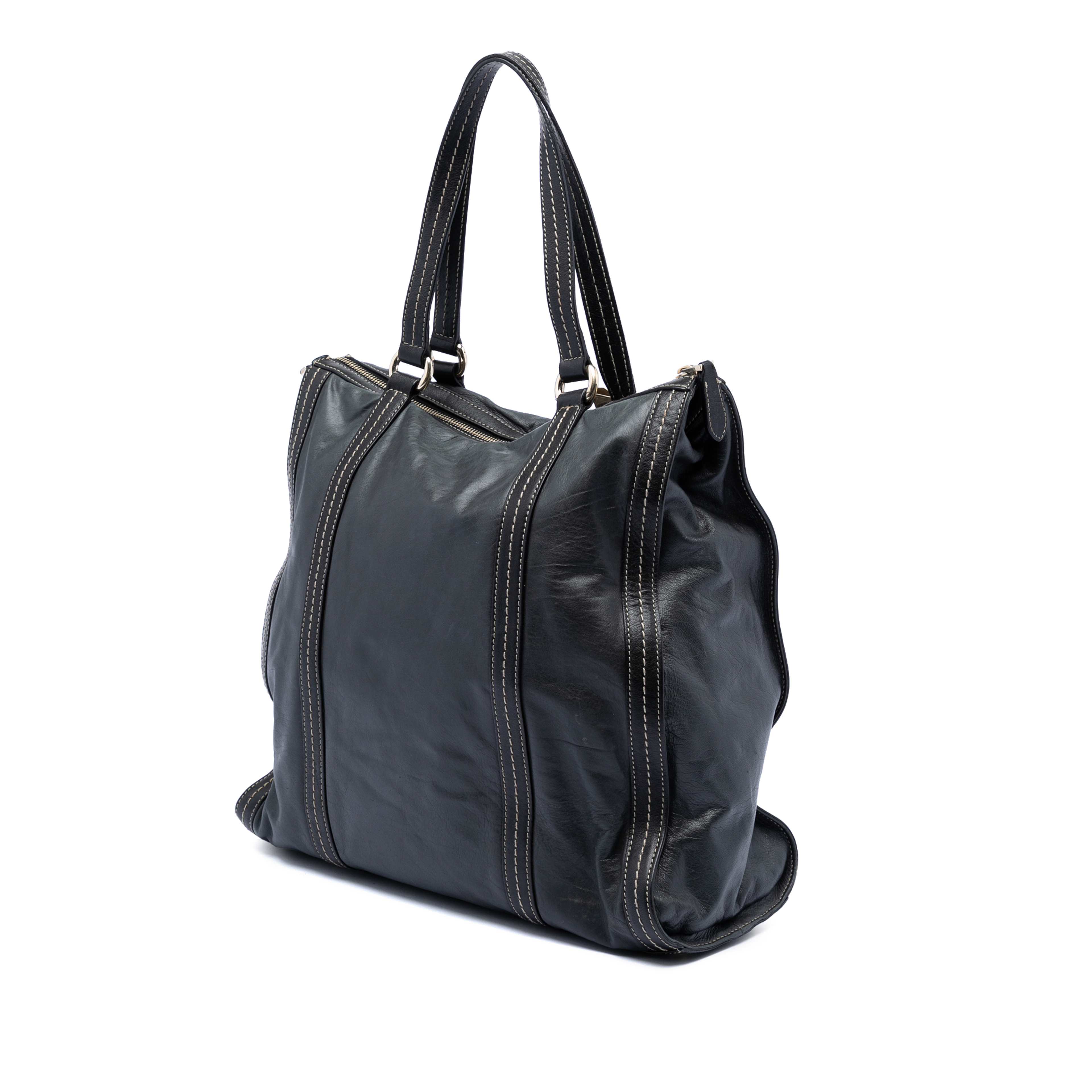 Gucci Leather Duchessa Tote, från Luxclusif, i färgen svart. Klicka för att öppna bilden i stort format