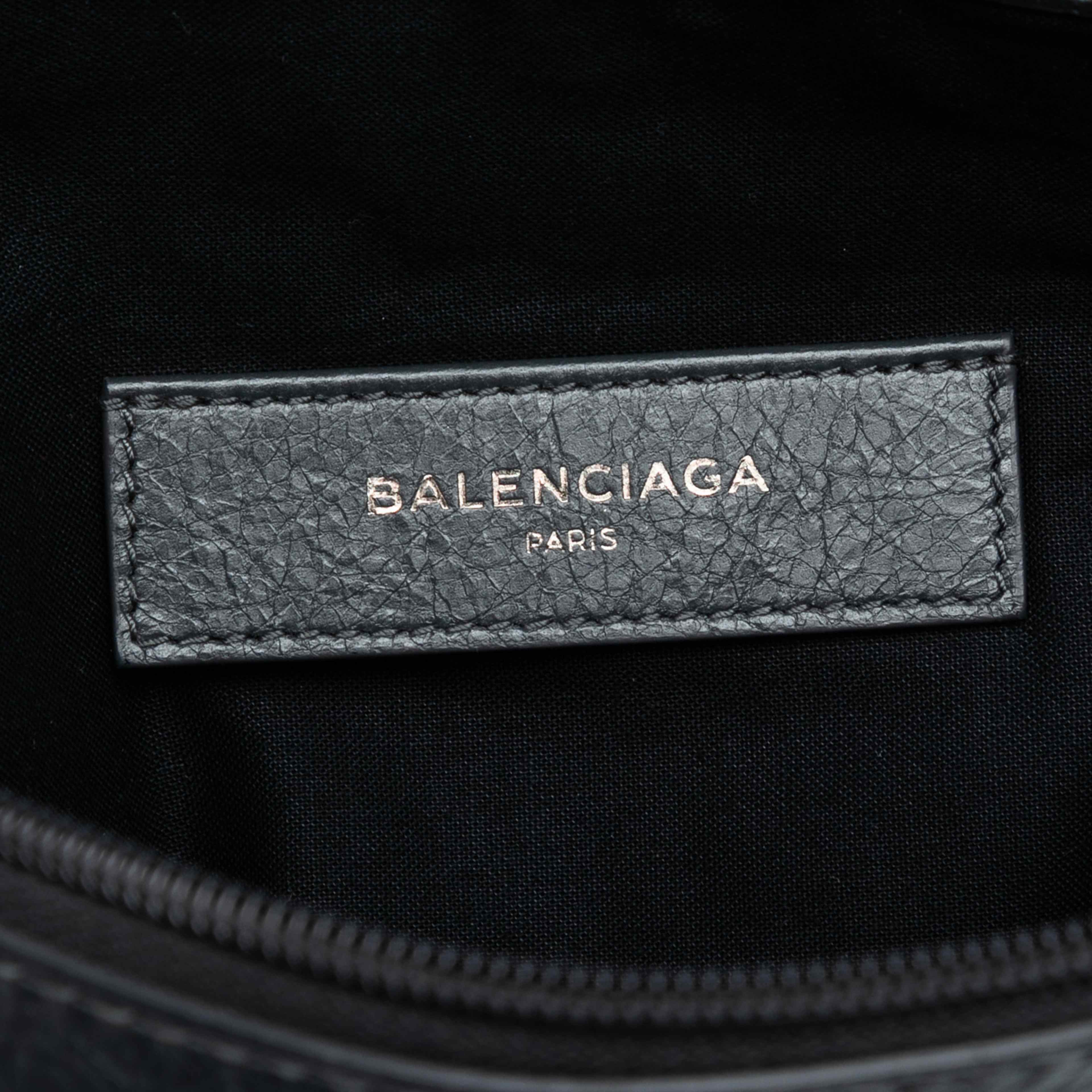 Balenciaga Lambskin Motocross Classic Clip Clutch, från Luxclusif, i färgen black. Klicka för att öppna bilden i stort format