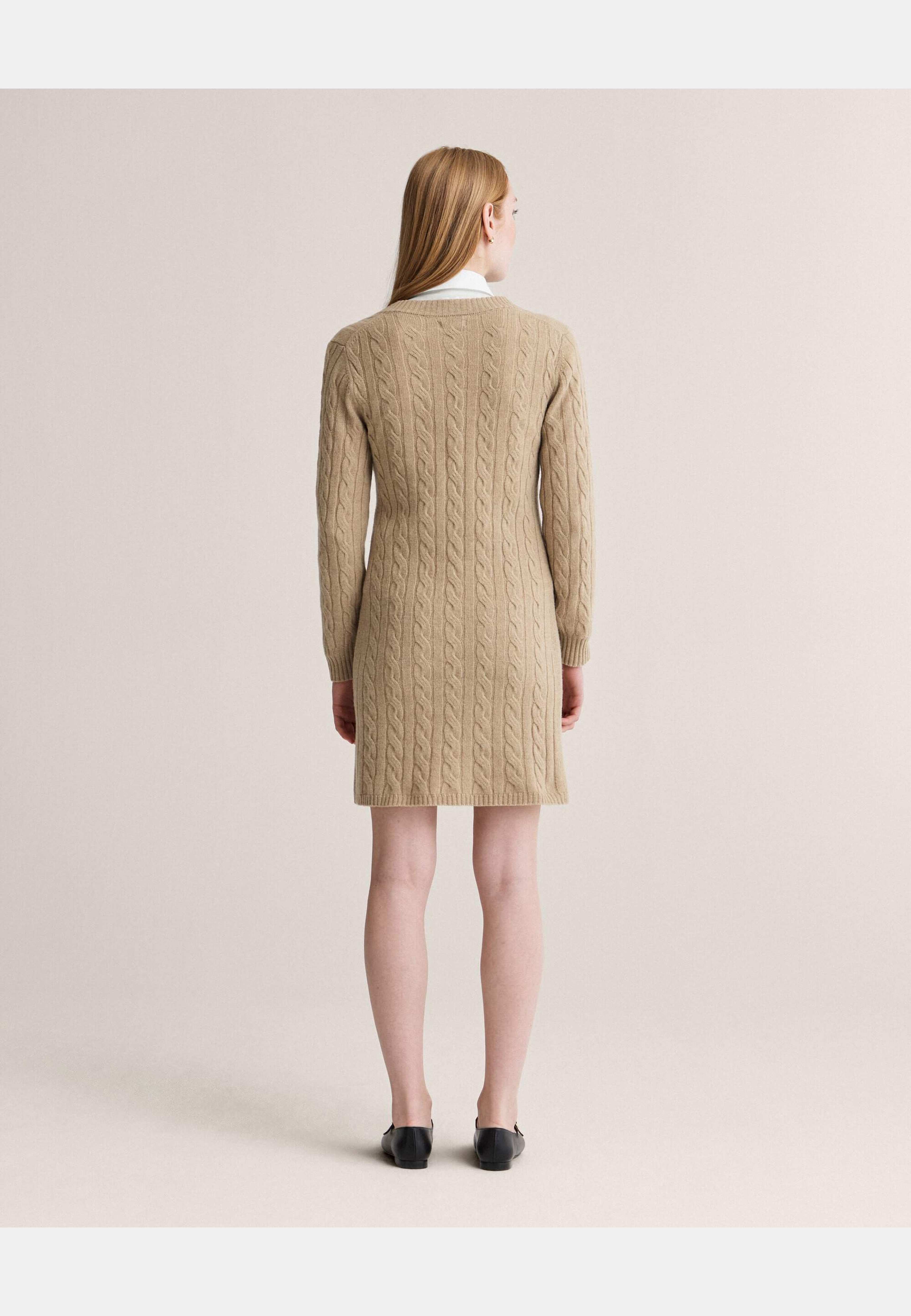 Miranda Knitted Dress, från Newhouse, i färgen kamel. Klicka för att öppna bilden i stort format