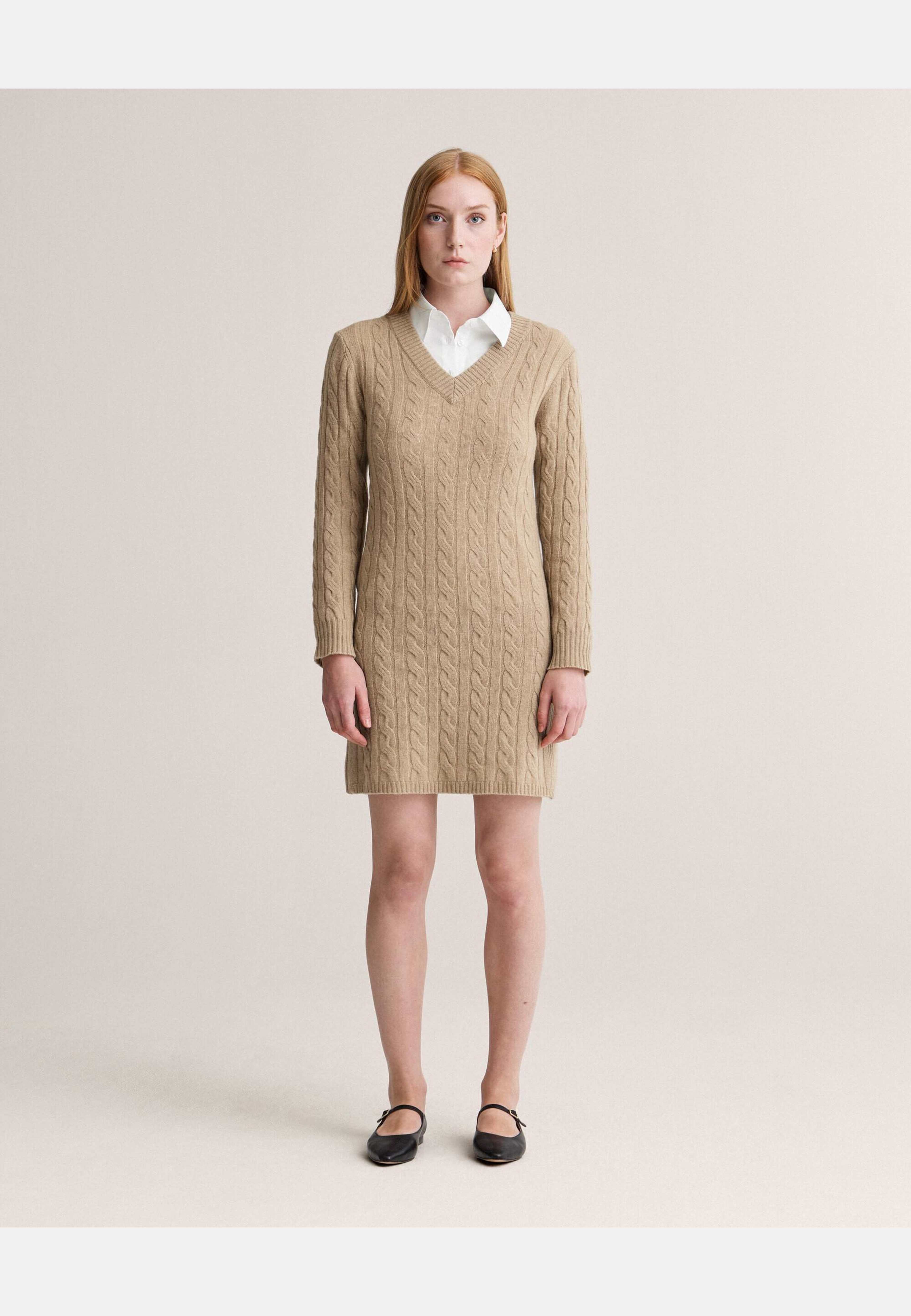 Miranda Knitted Dress, från Newhouse, i färgen kamel. Klicka för att öppna bilden i stort format