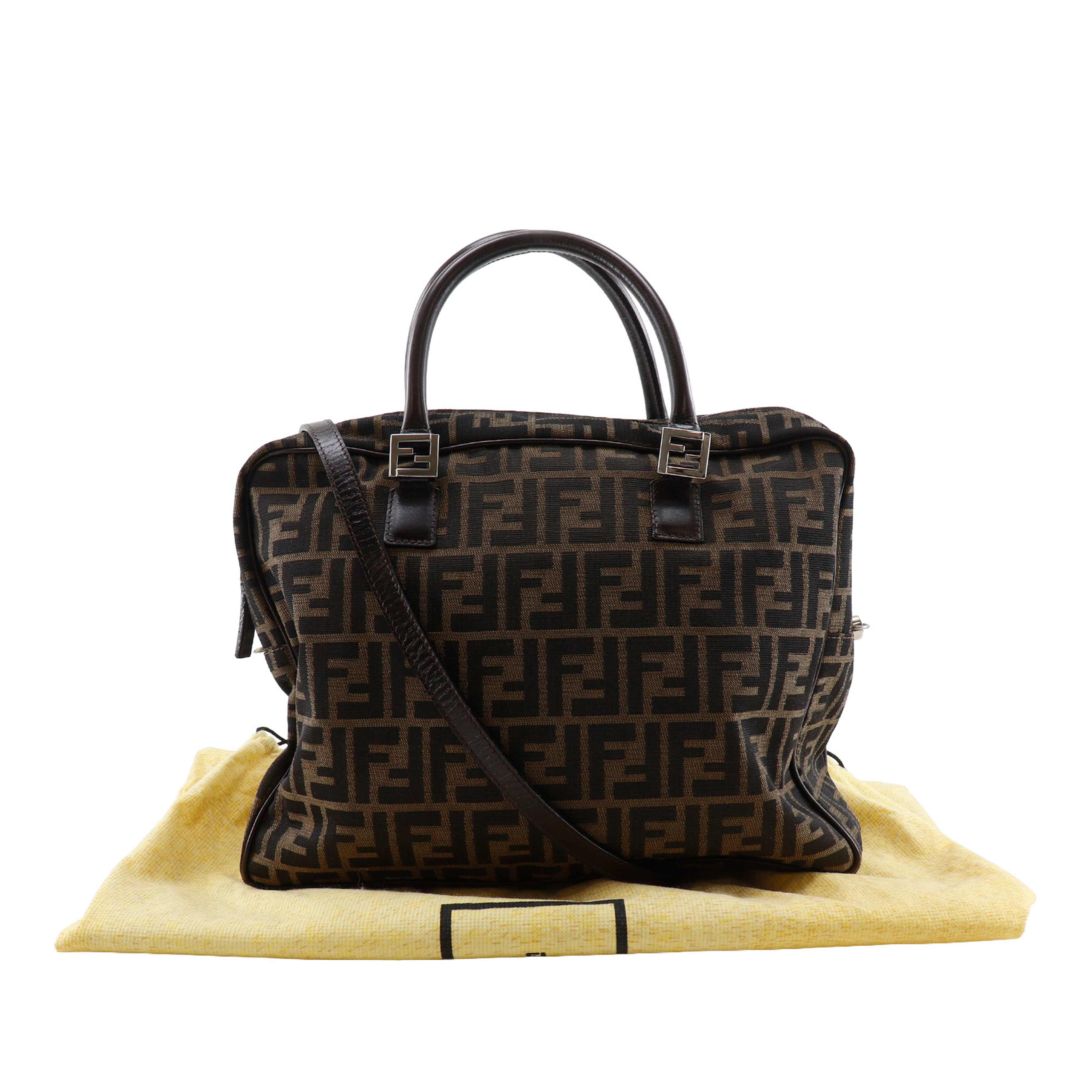 Fendi Zucca Canvas Business Bag, från Luxclusif, i färgen brun. Klicka för att öppna bilden i stort format
