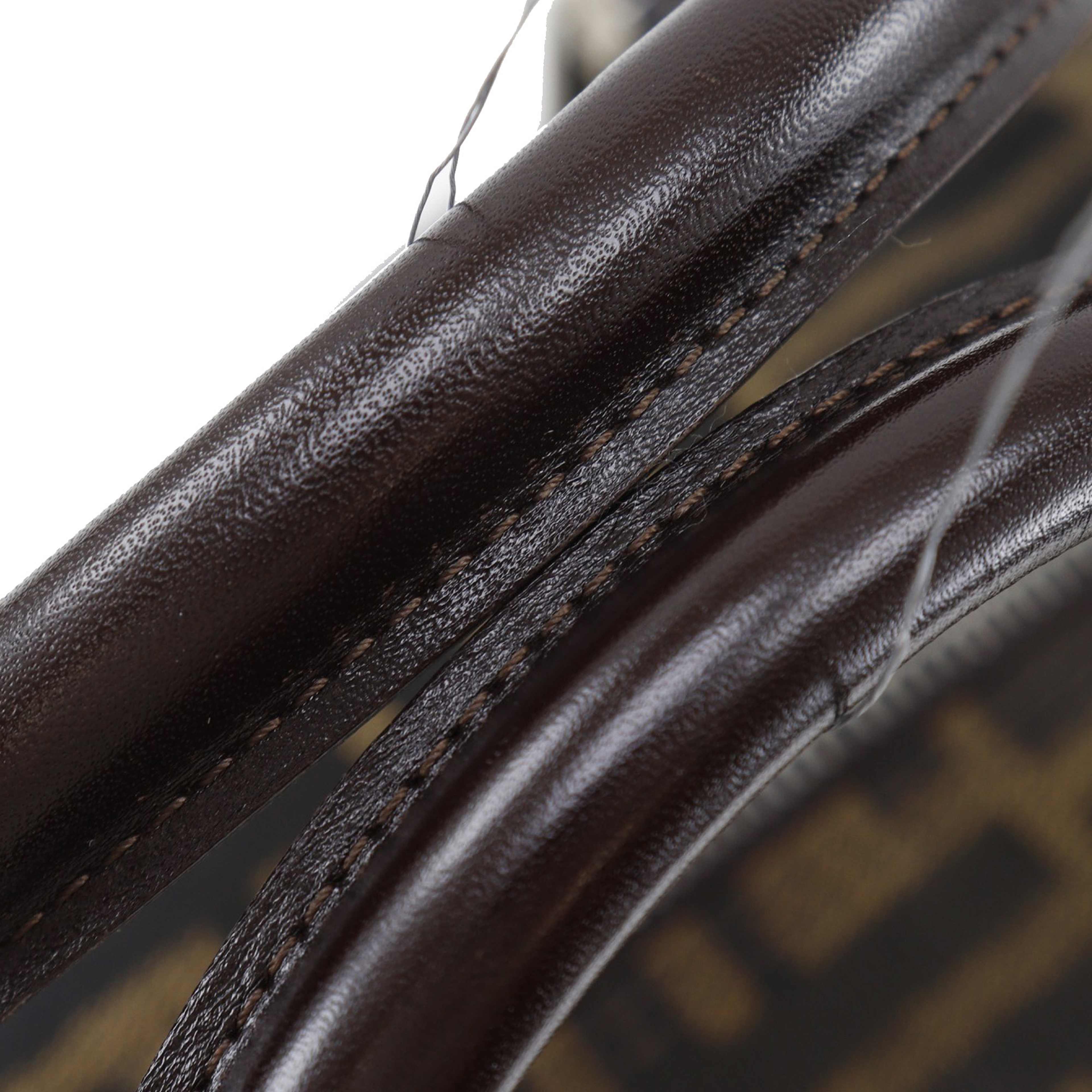 Fendi Zucca Canvas Business Bag, från Luxclusif, i färgen brun. Klicka för att öppna bilden i stort format